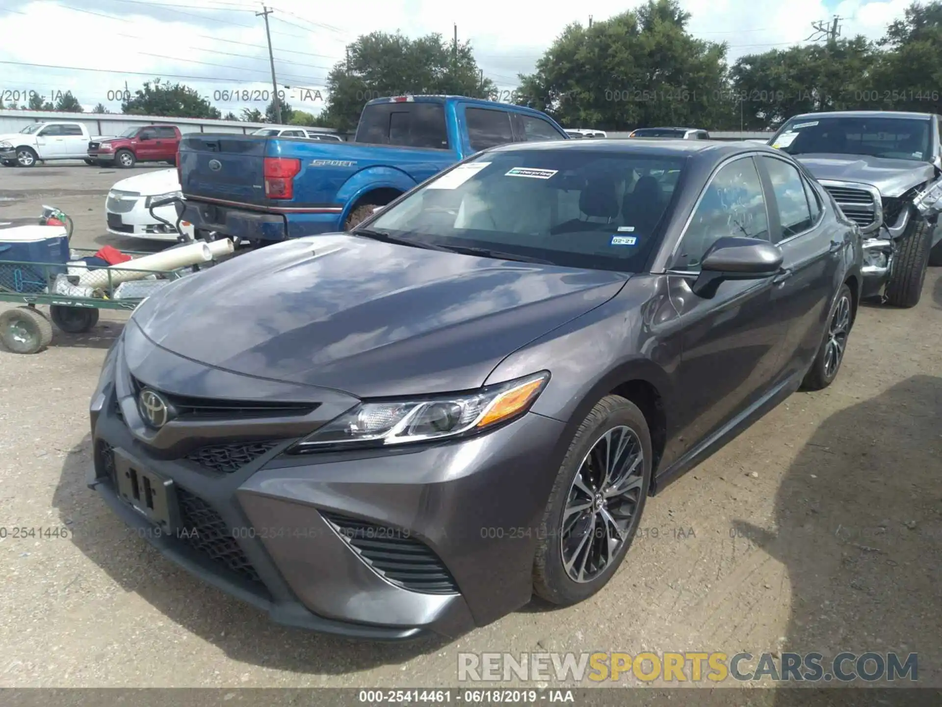 2 Photograph of a damaged car 4T1B11HK8KU756474 TOYOTA CAMRY 2019