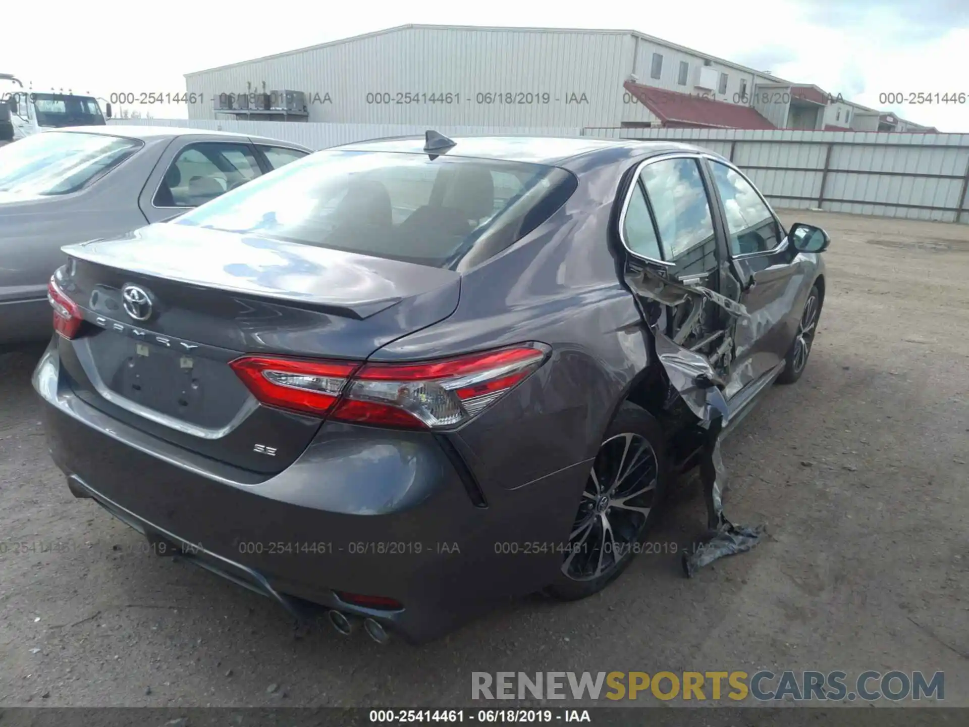 4 Photograph of a damaged car 4T1B11HK8KU756474 TOYOTA CAMRY 2019