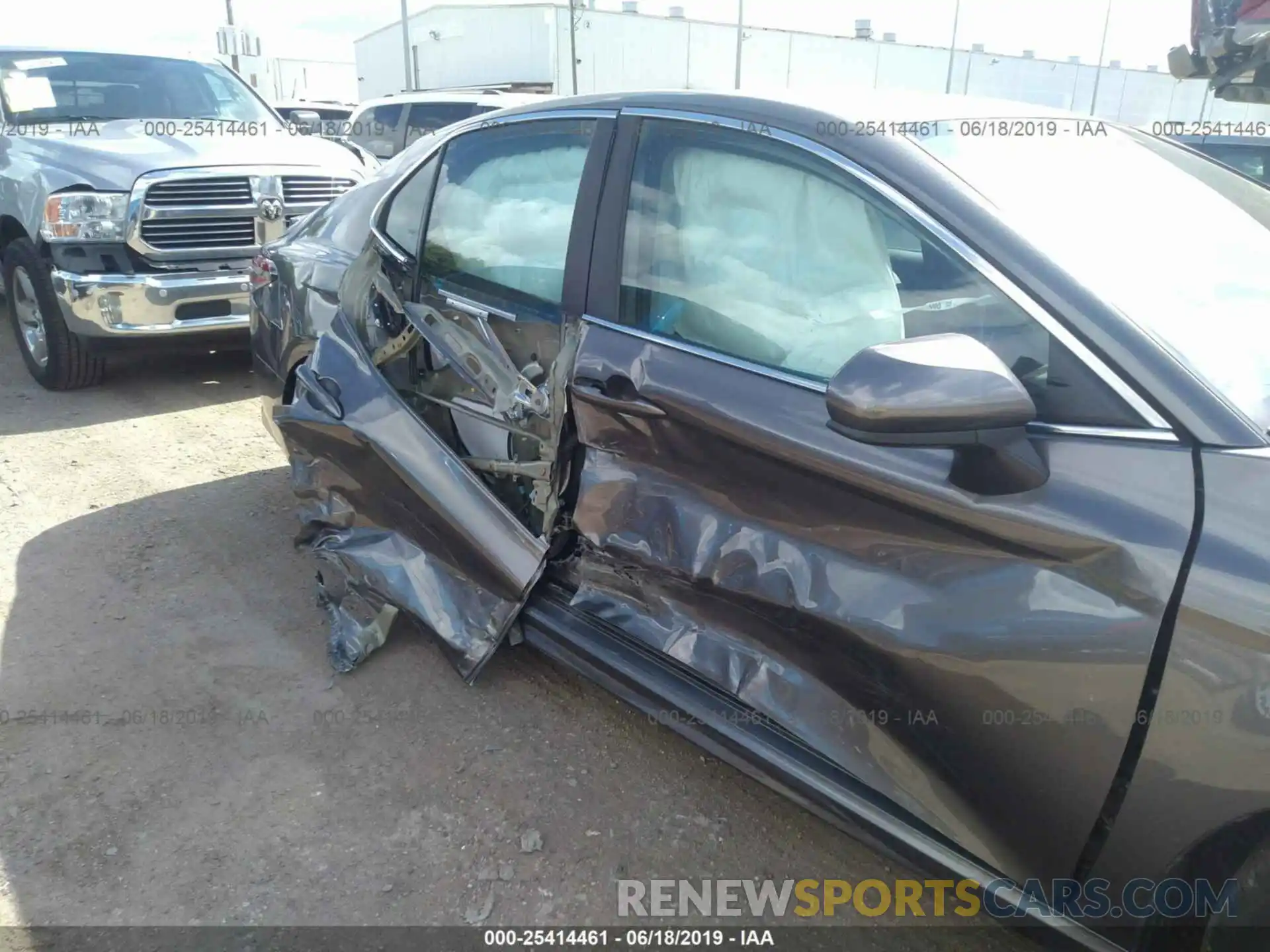 6 Photograph of a damaged car 4T1B11HK8KU756474 TOYOTA CAMRY 2019