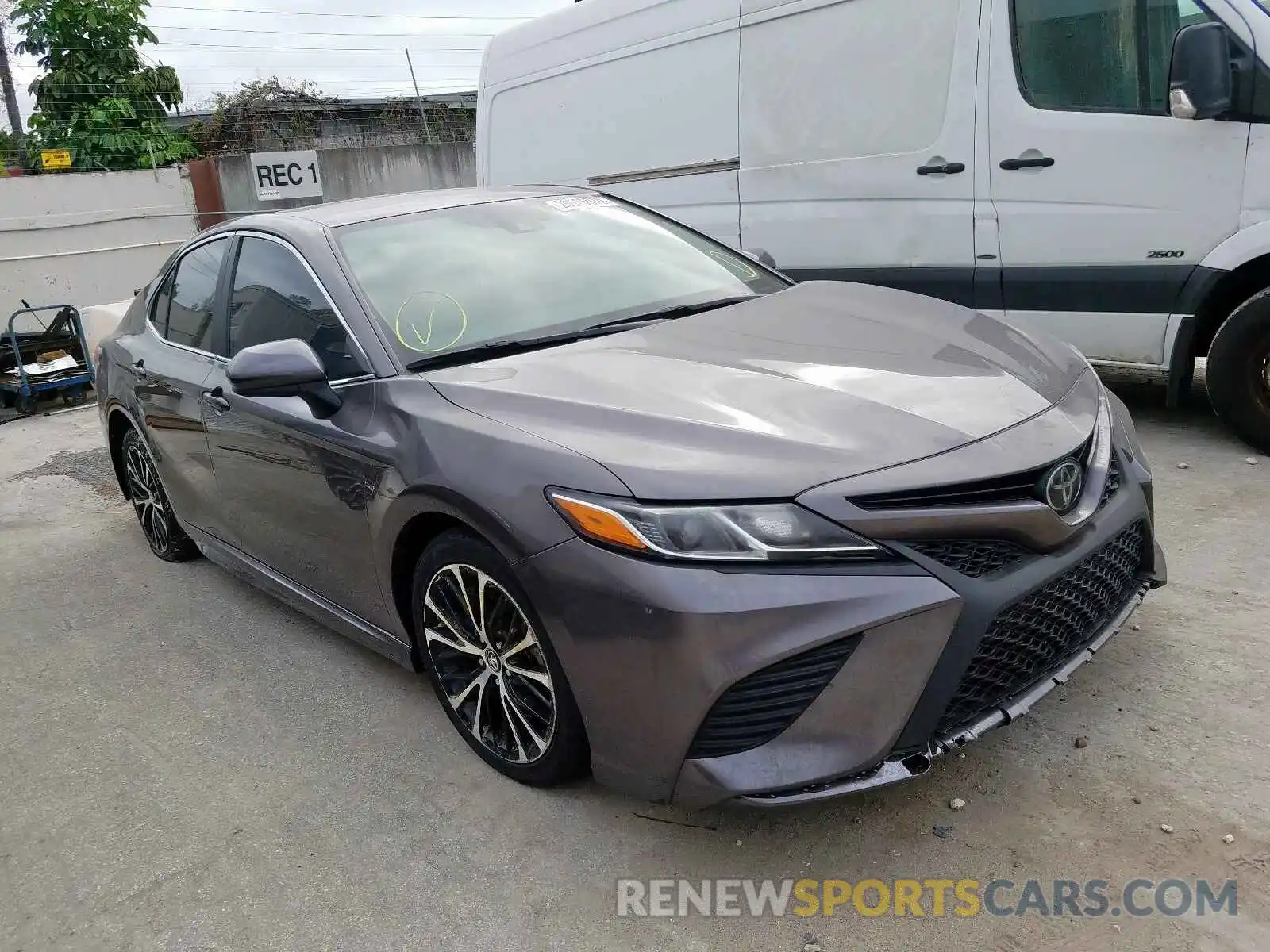 1 Photograph of a damaged car 4T1B11HK8KU757477 TOYOTA CAMRY 2019