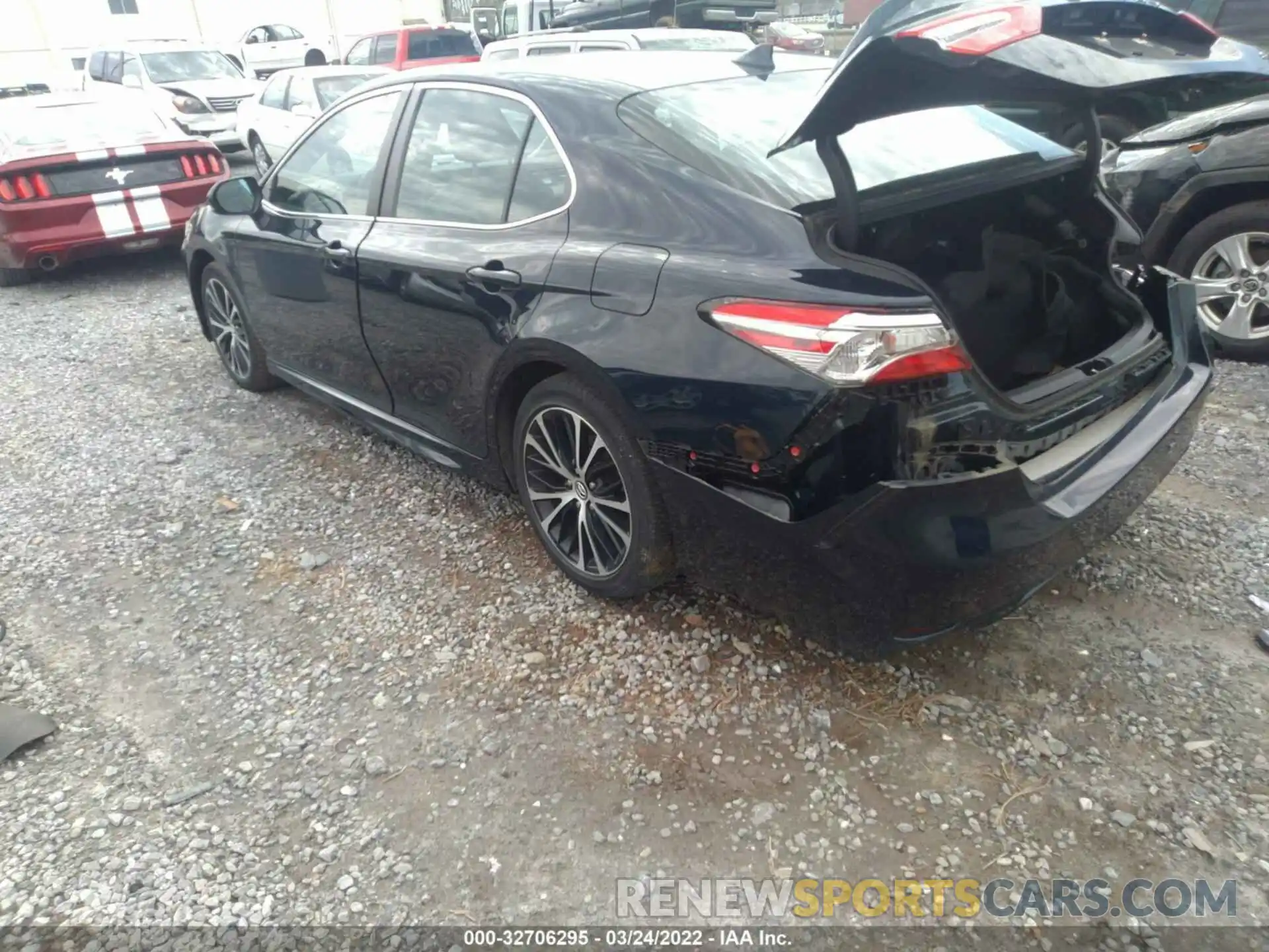 3 Фотография поврежденного автомобиля 4T1B11HK8KU759200 TOYOTA CAMRY 2019