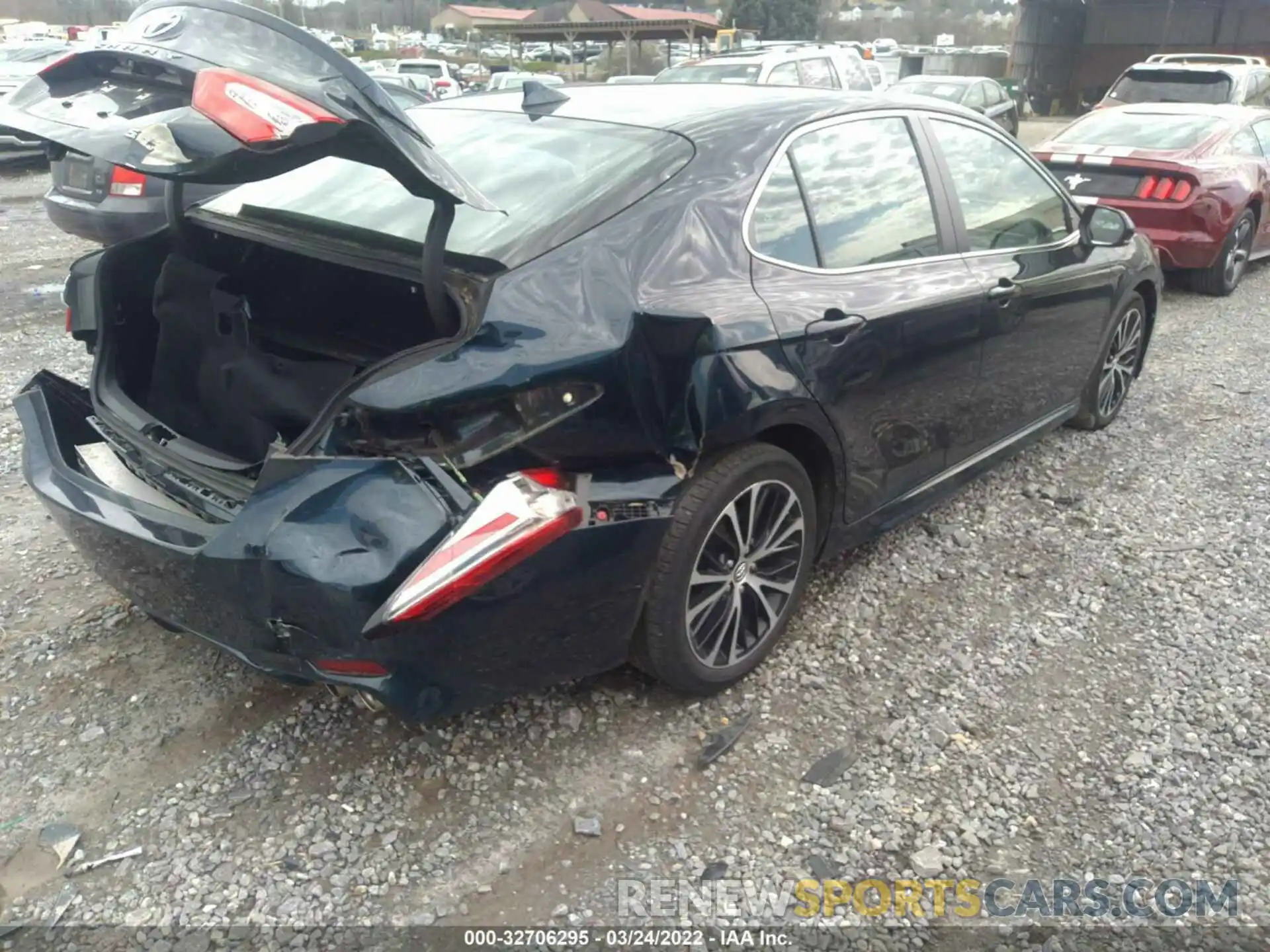 4 Фотография поврежденного автомобиля 4T1B11HK8KU759200 TOYOTA CAMRY 2019