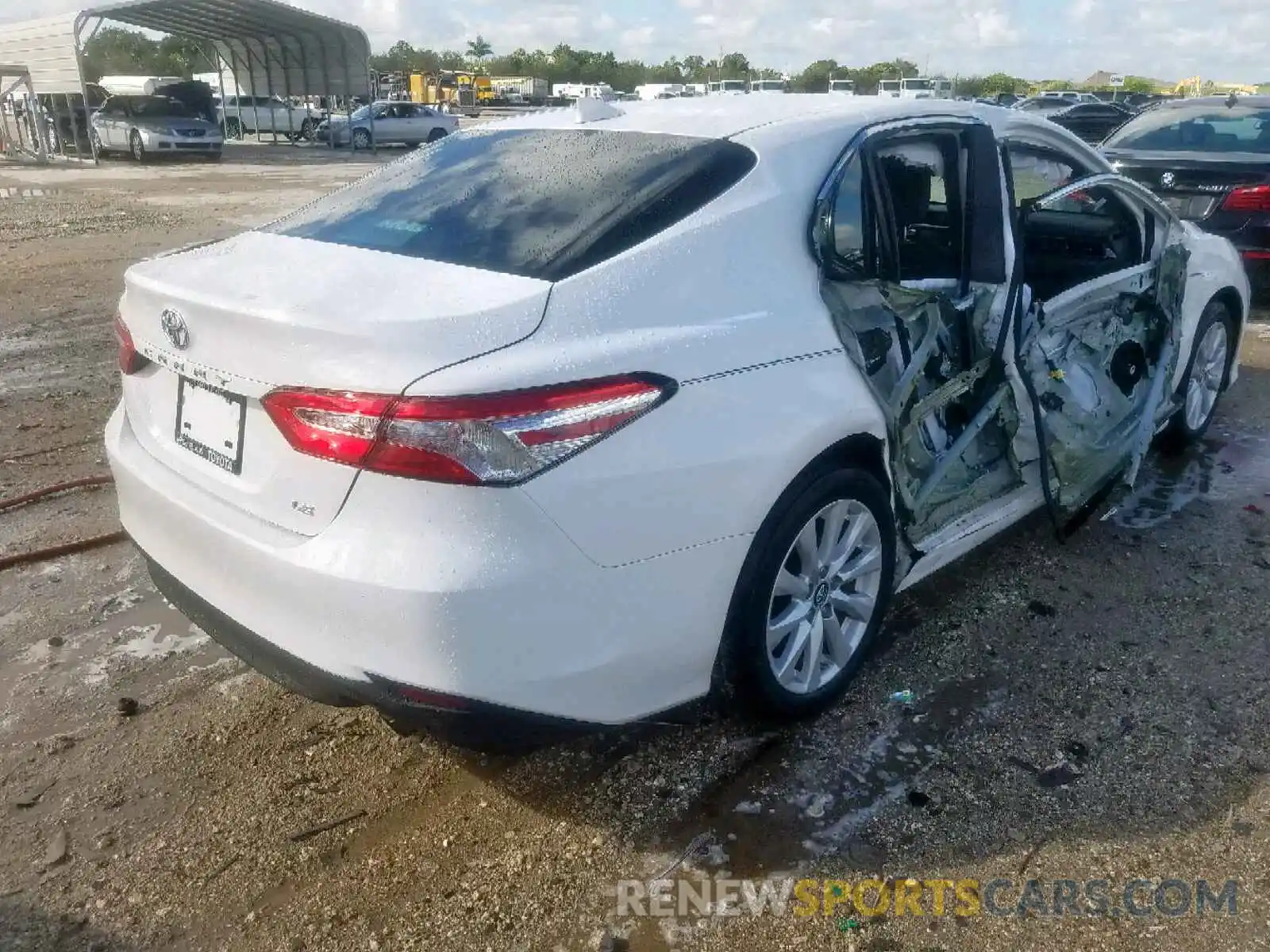 4 Photograph of a damaged car 4T1B11HK8KU763778 TOYOTA CAMRY 2019