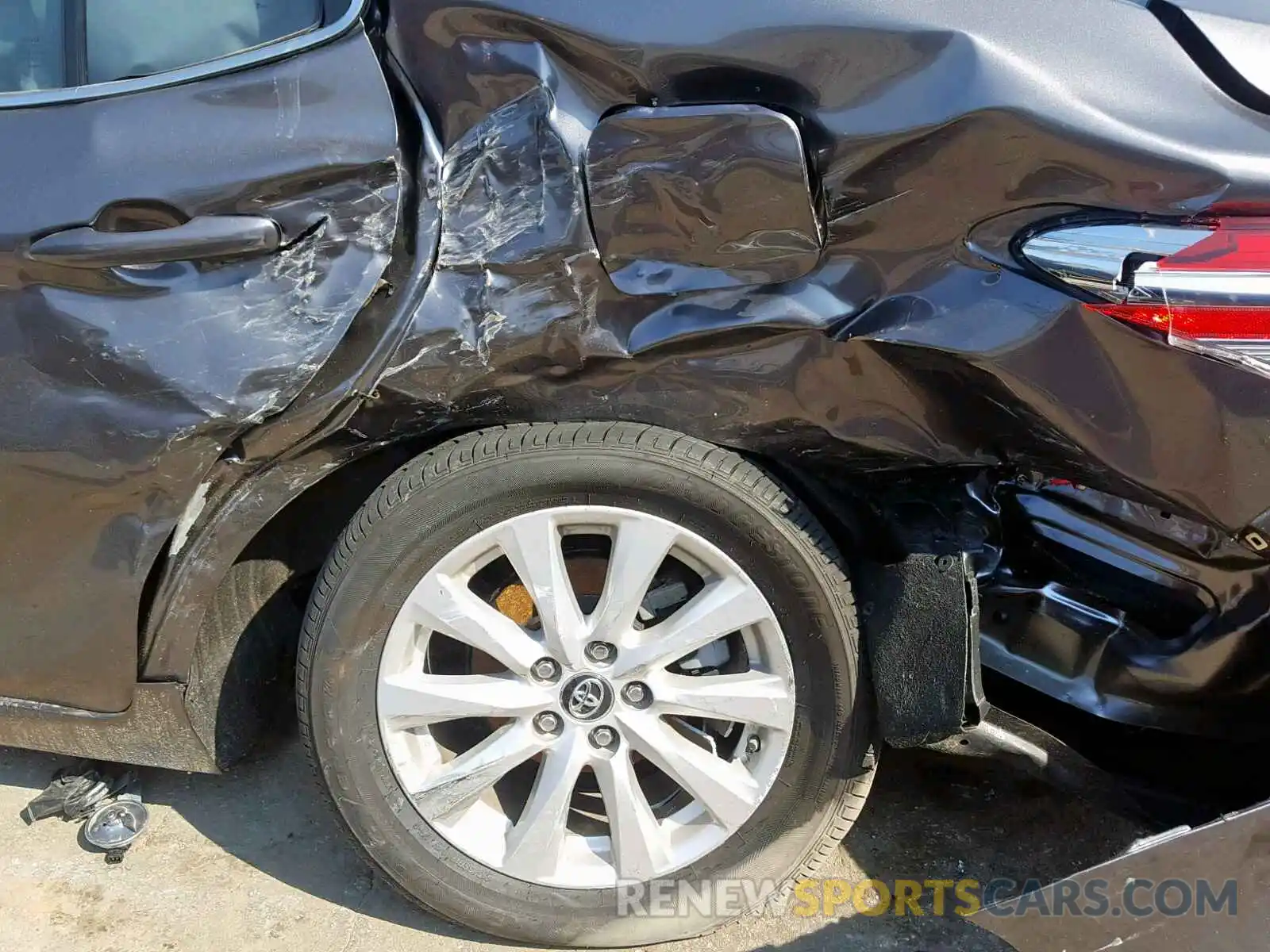 9 Photograph of a damaged car 4T1B11HK8KU764851 TOYOTA CAMRY 2019