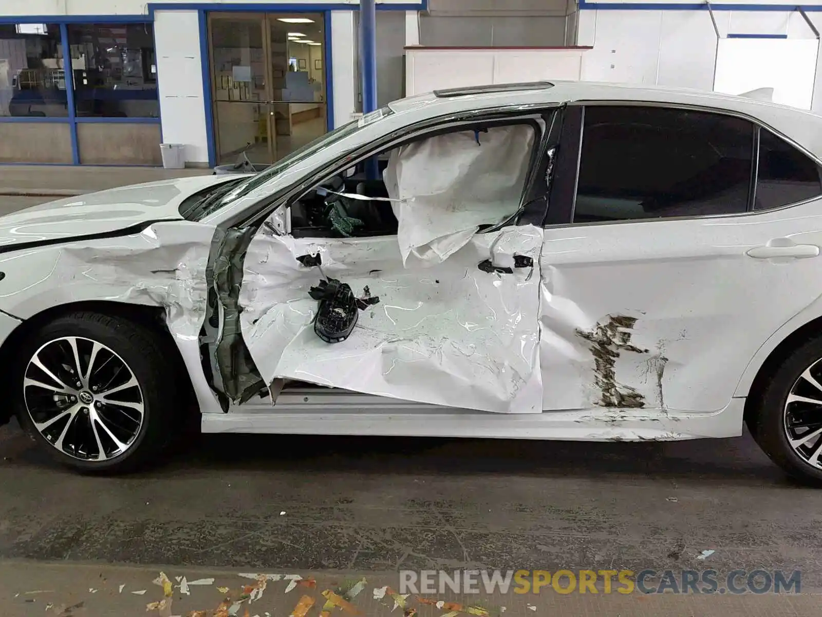 9 Photograph of a damaged car 4T1B11HK8KU765627 TOYOTA CAMRY 2019