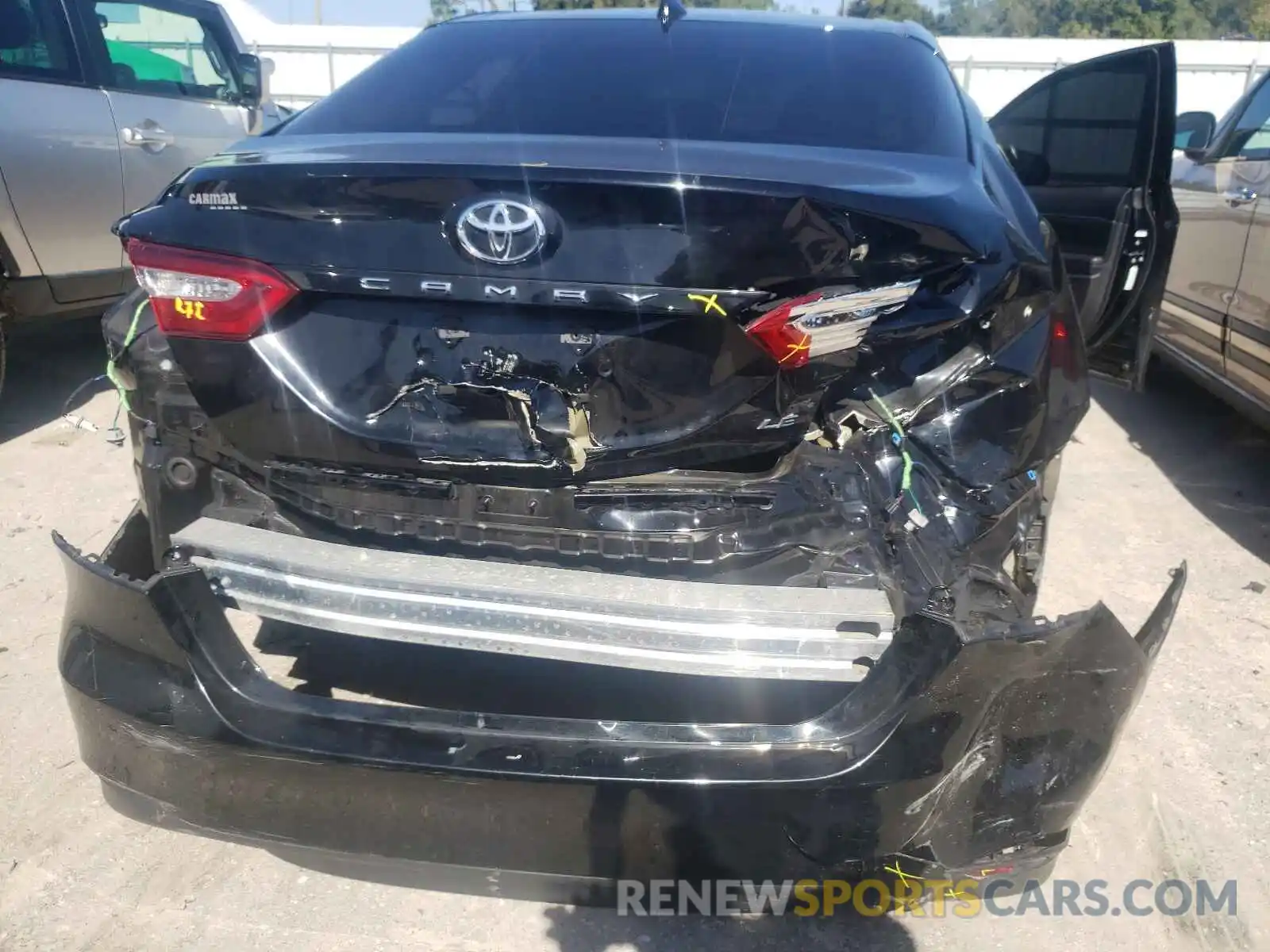 9 Photograph of a damaged car 4T1B11HK8KU767748 TOYOTA CAMRY 2019