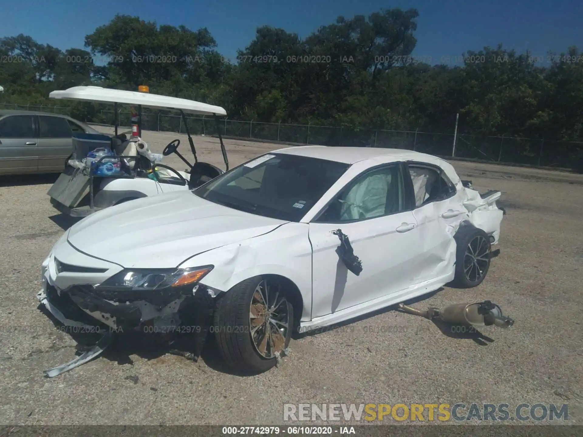 2 Photograph of a damaged car 4T1B11HK8KU770066 TOYOTA CAMRY 2019