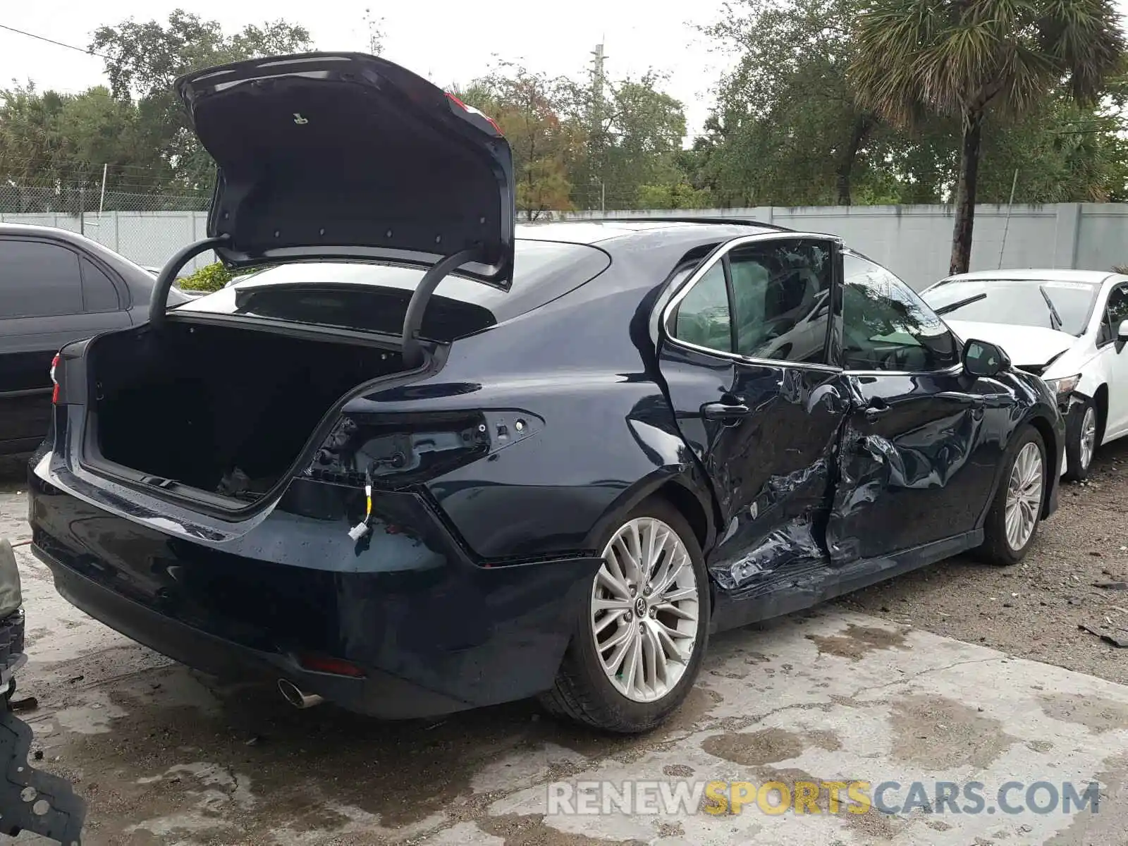 4 Photograph of a damaged car 4T1B11HK8KU771685 TOYOTA CAMRY 2019