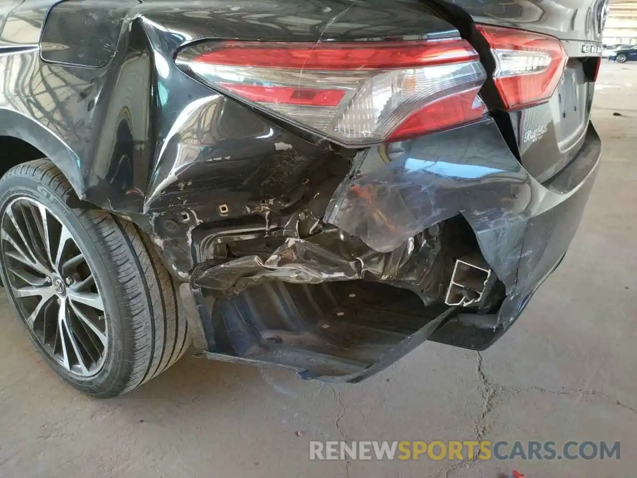 9 Photograph of a damaged car 4T1B11HK8KU772996 TOYOTA CAMRY 2019