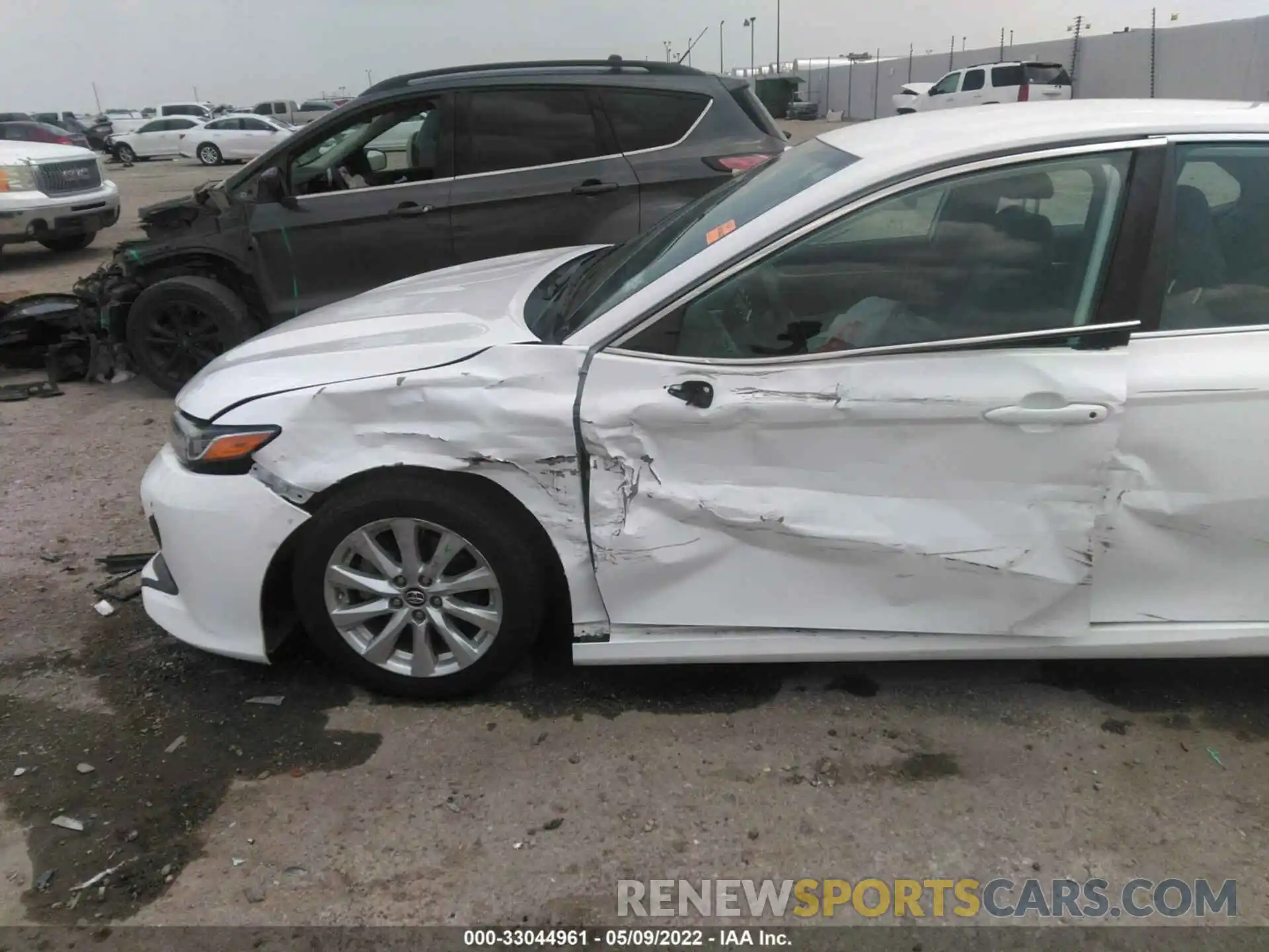 6 Photograph of a damaged car 4T1B11HK8KU774781 TOYOTA CAMRY 2019