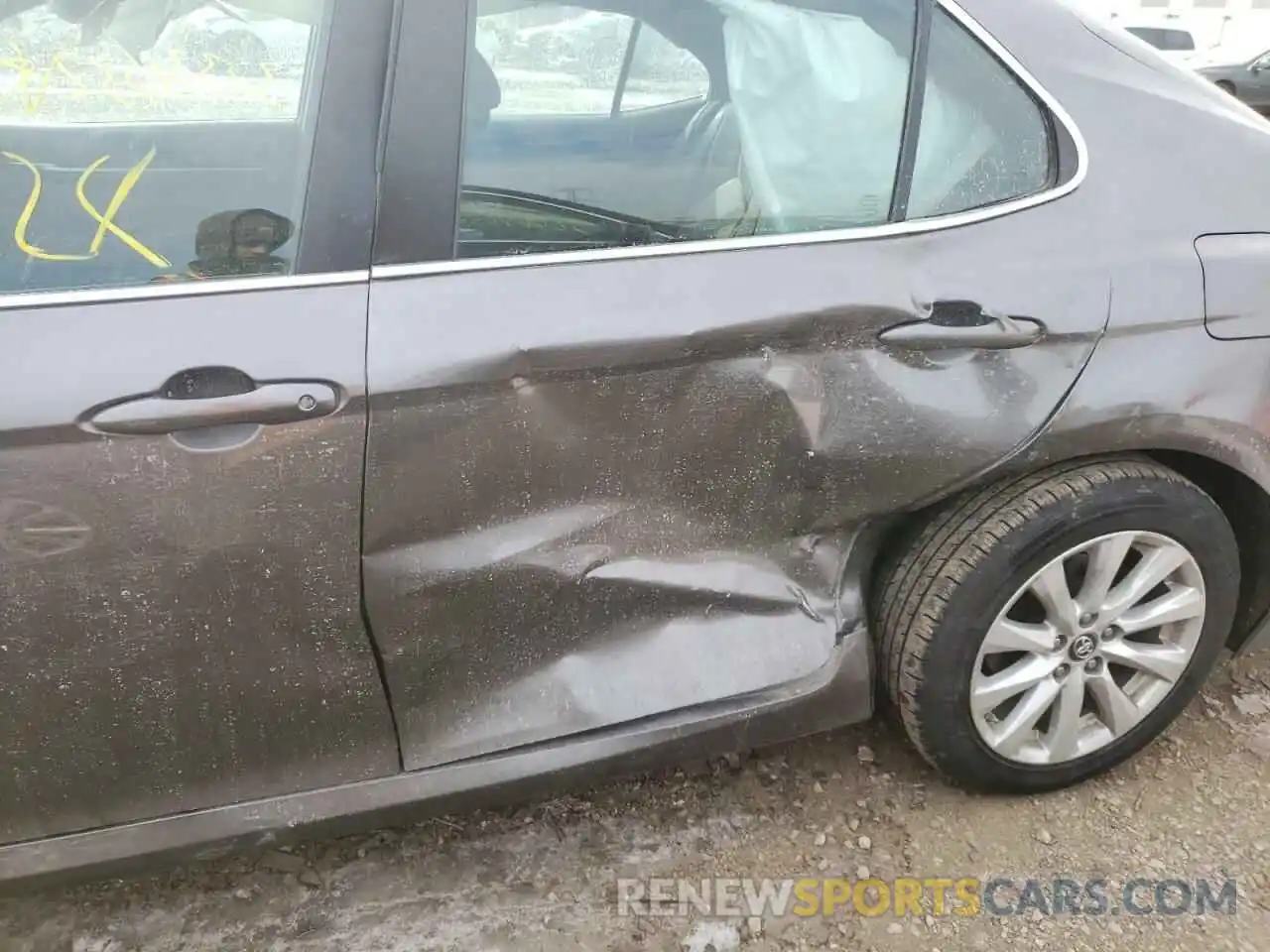 9 Photograph of a damaged car 4T1B11HK8KU775168 TOYOTA CAMRY 2019