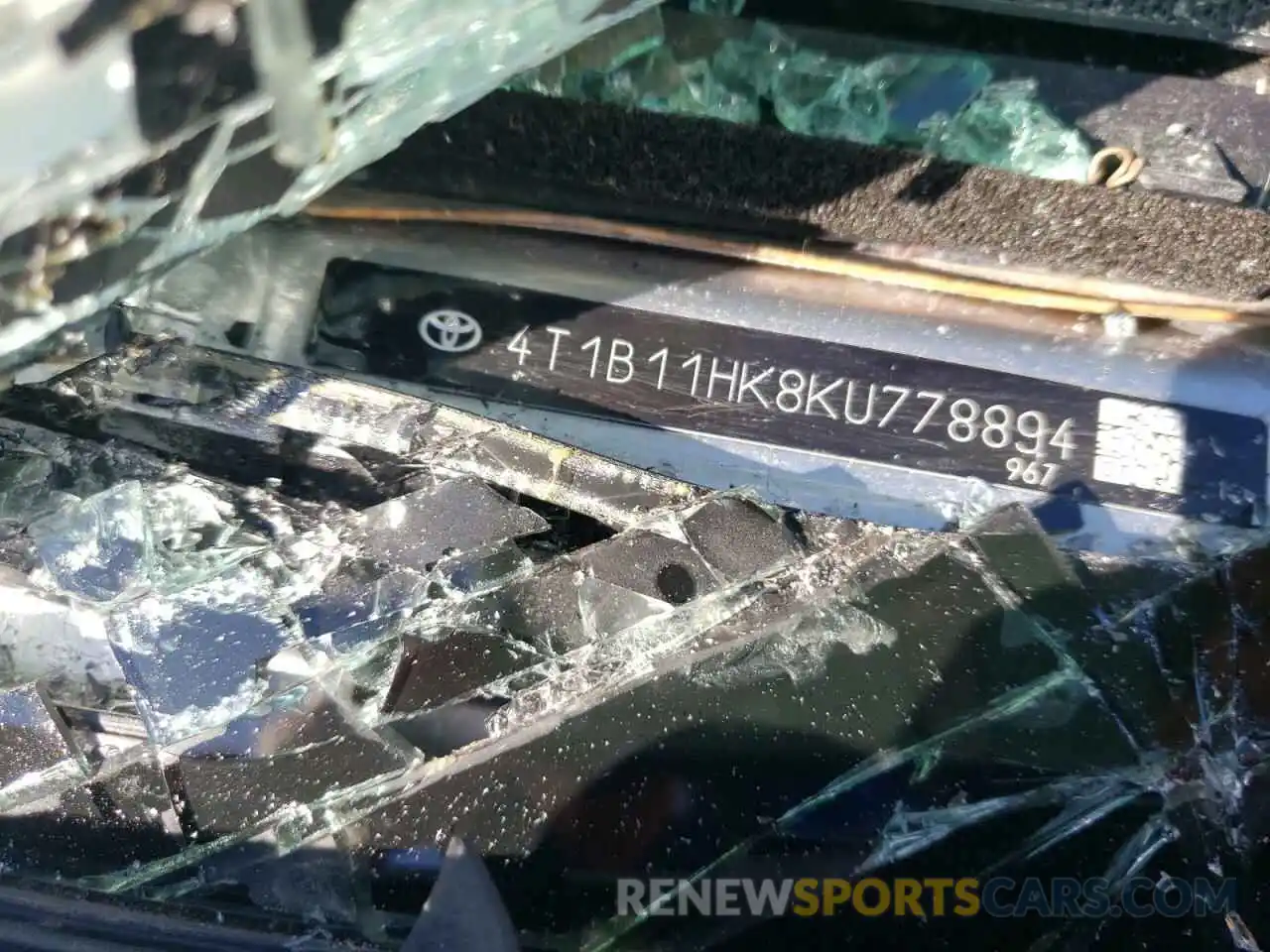 10 Photograph of a damaged car 4T1B11HK8KU778894 TOYOTA CAMRY 2019