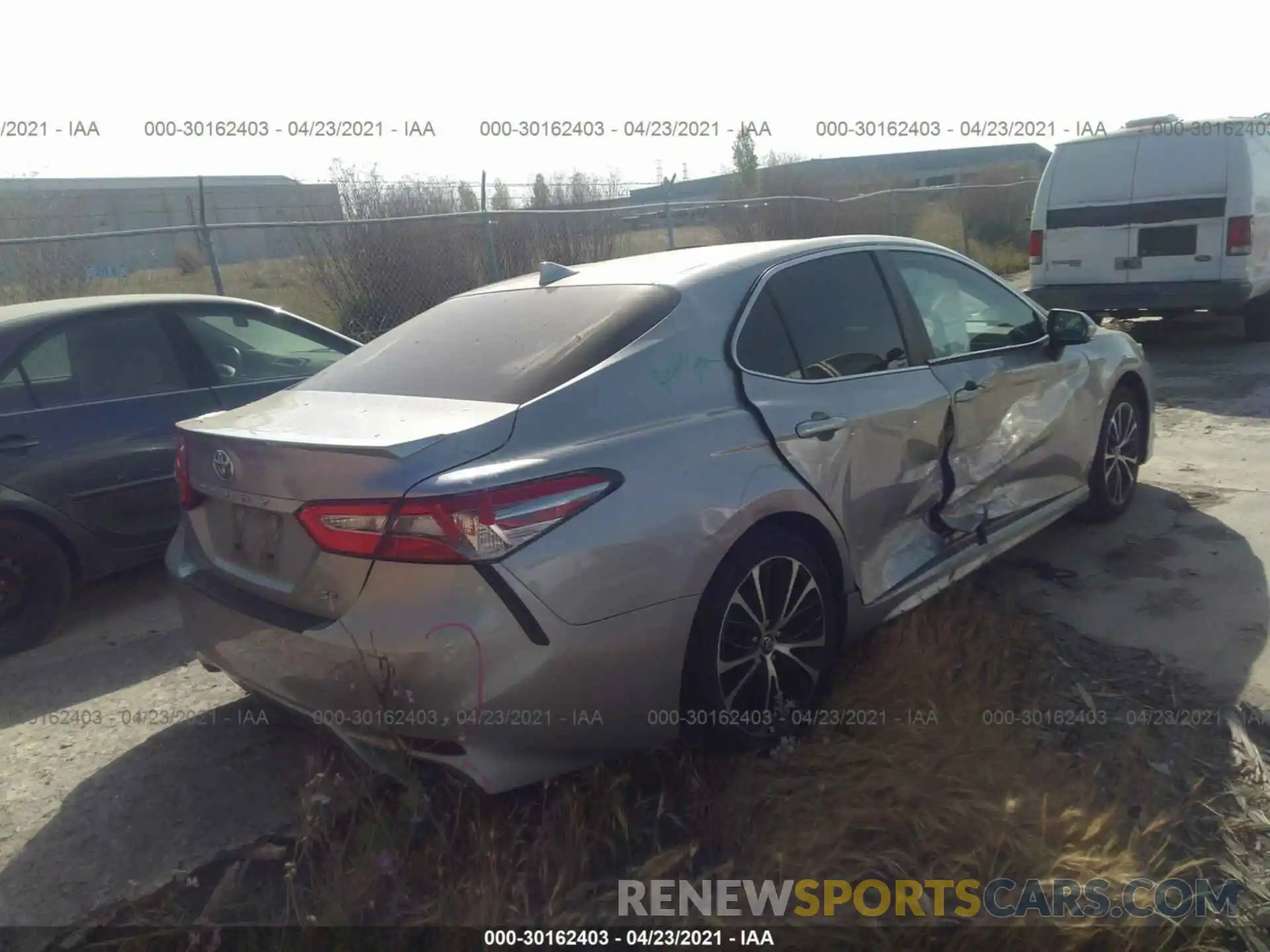 4 Фотография поврежденного автомобиля 4T1B11HK8KU779138 TOYOTA CAMRY 2019