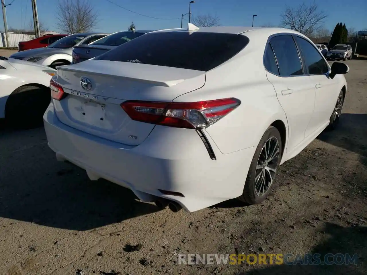 4 Photograph of a damaged car 4T1B11HK8KU780192 TOYOTA CAMRY 2019