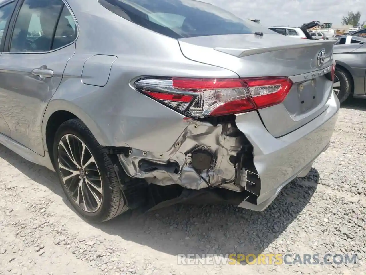 9 Photograph of a damaged car 4T1B11HK8KU782721 TOYOTA CAMRY 2019