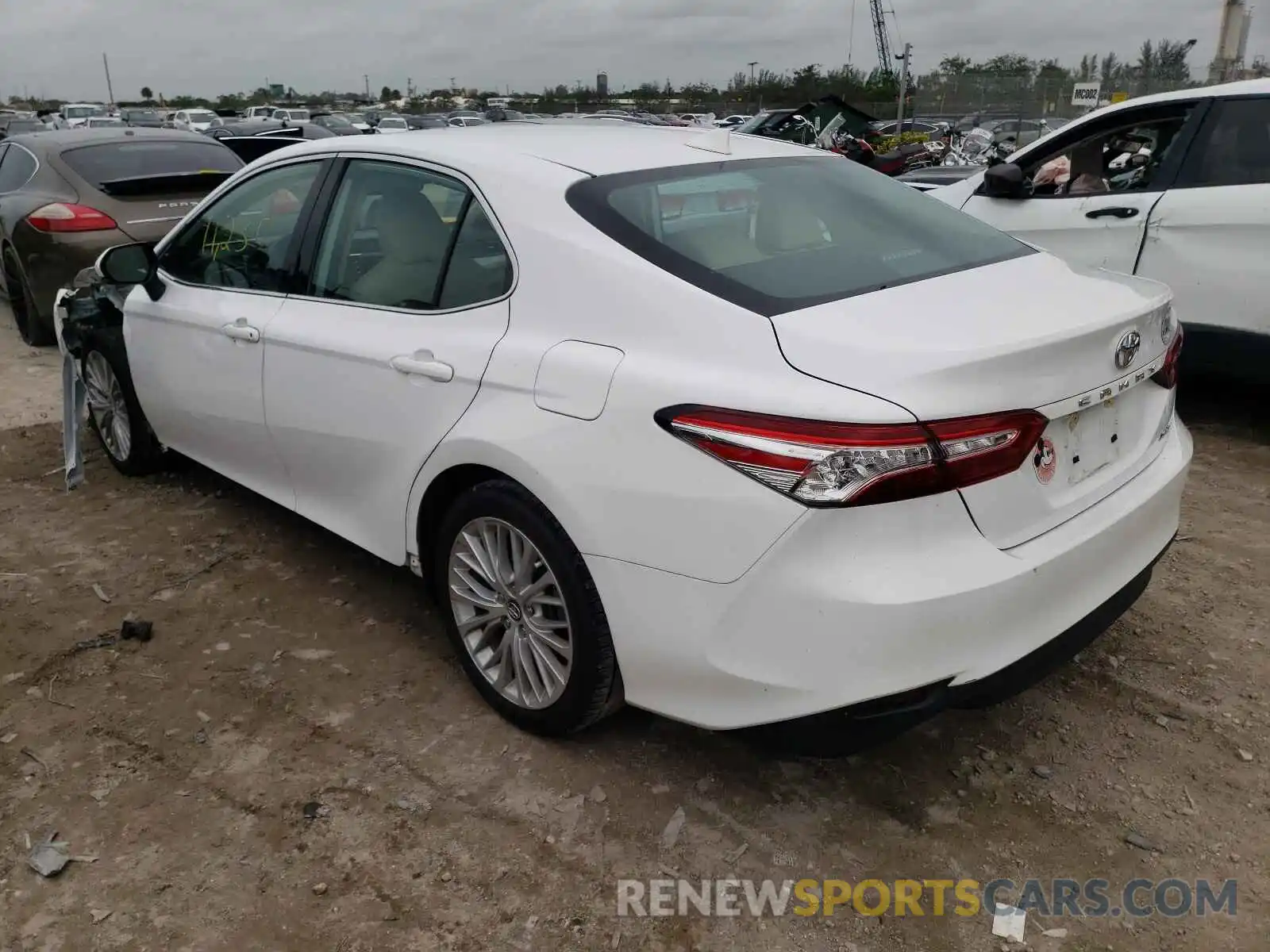 3 Фотография поврежденного автомобиля 4T1B11HK8KU784694 TOYOTA CAMRY 2019