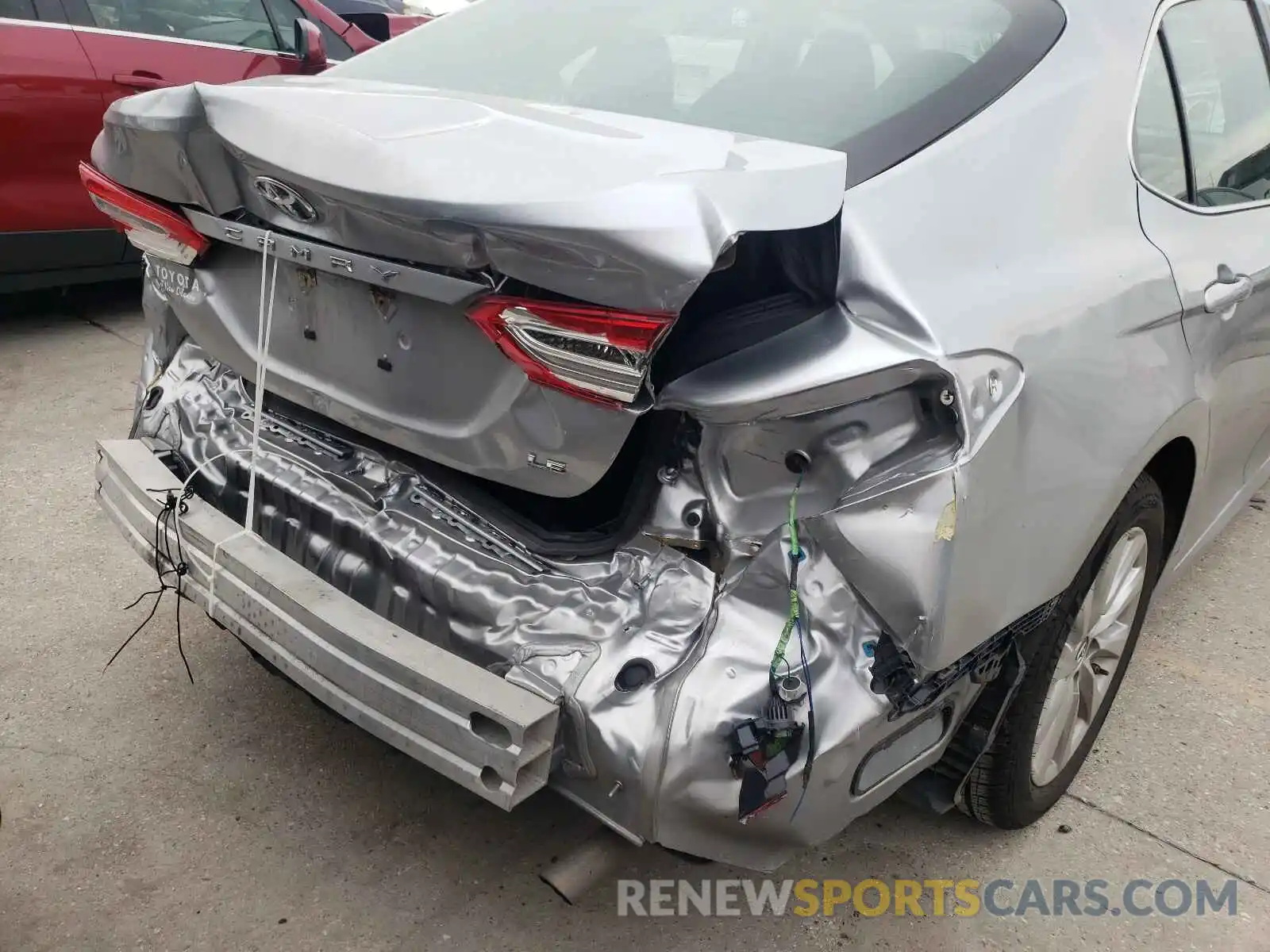 9 Photograph of a damaged car 4T1B11HK8KU784937 TOYOTA CAMRY 2019