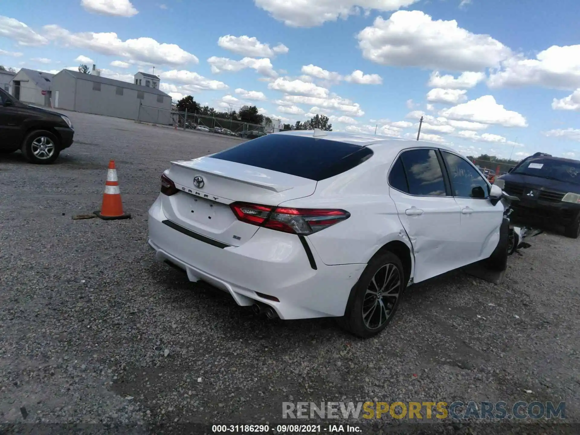 4 Photograph of a damaged car 4T1B11HK8KU785375 TOYOTA CAMRY 2019