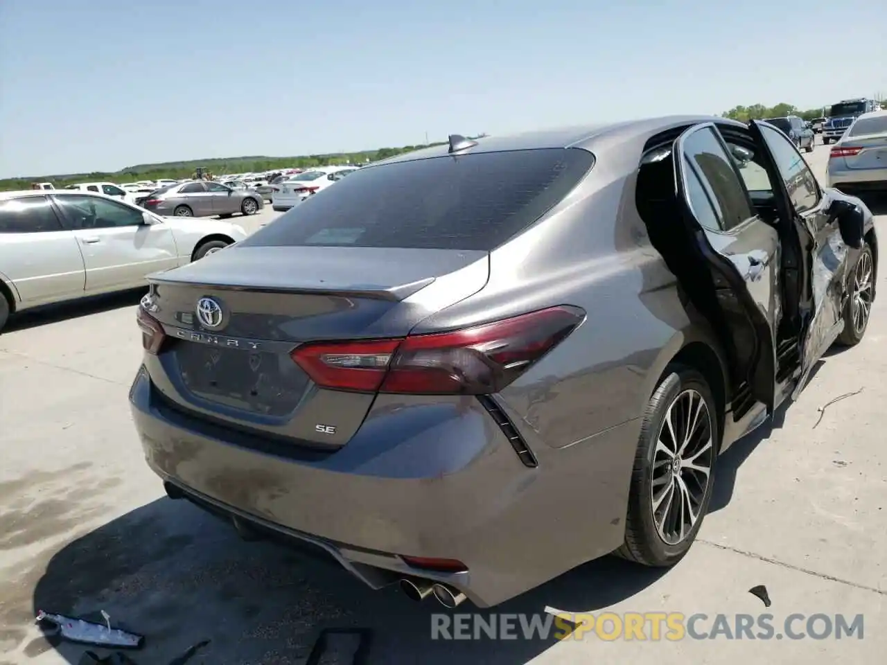 4 Photograph of a damaged car 4T1B11HK8KU788552 TOYOTA CAMRY 2019