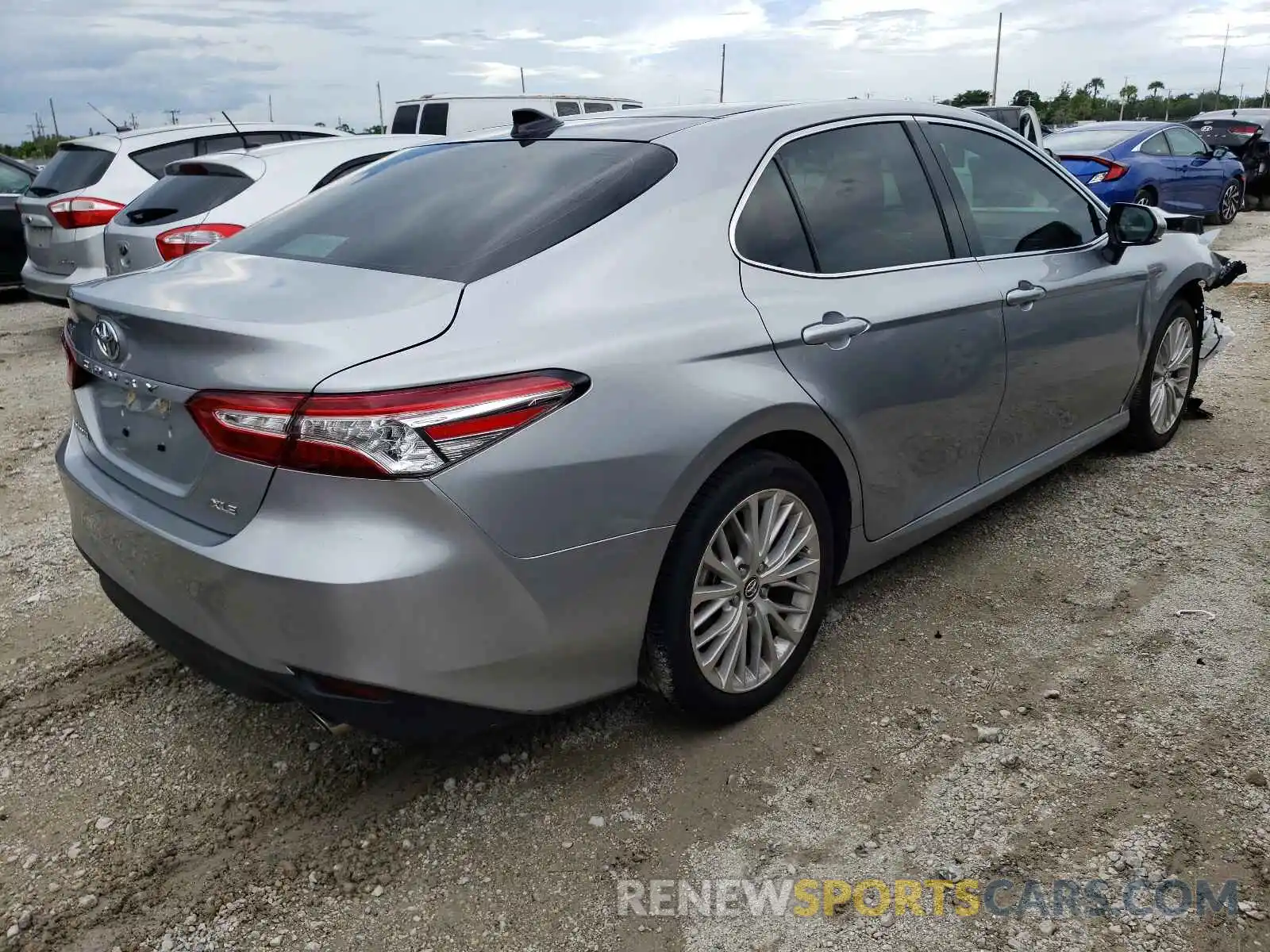 4 Фотография поврежденного автомобиля 4T1B11HK8KU791838 TOYOTA CAMRY 2019