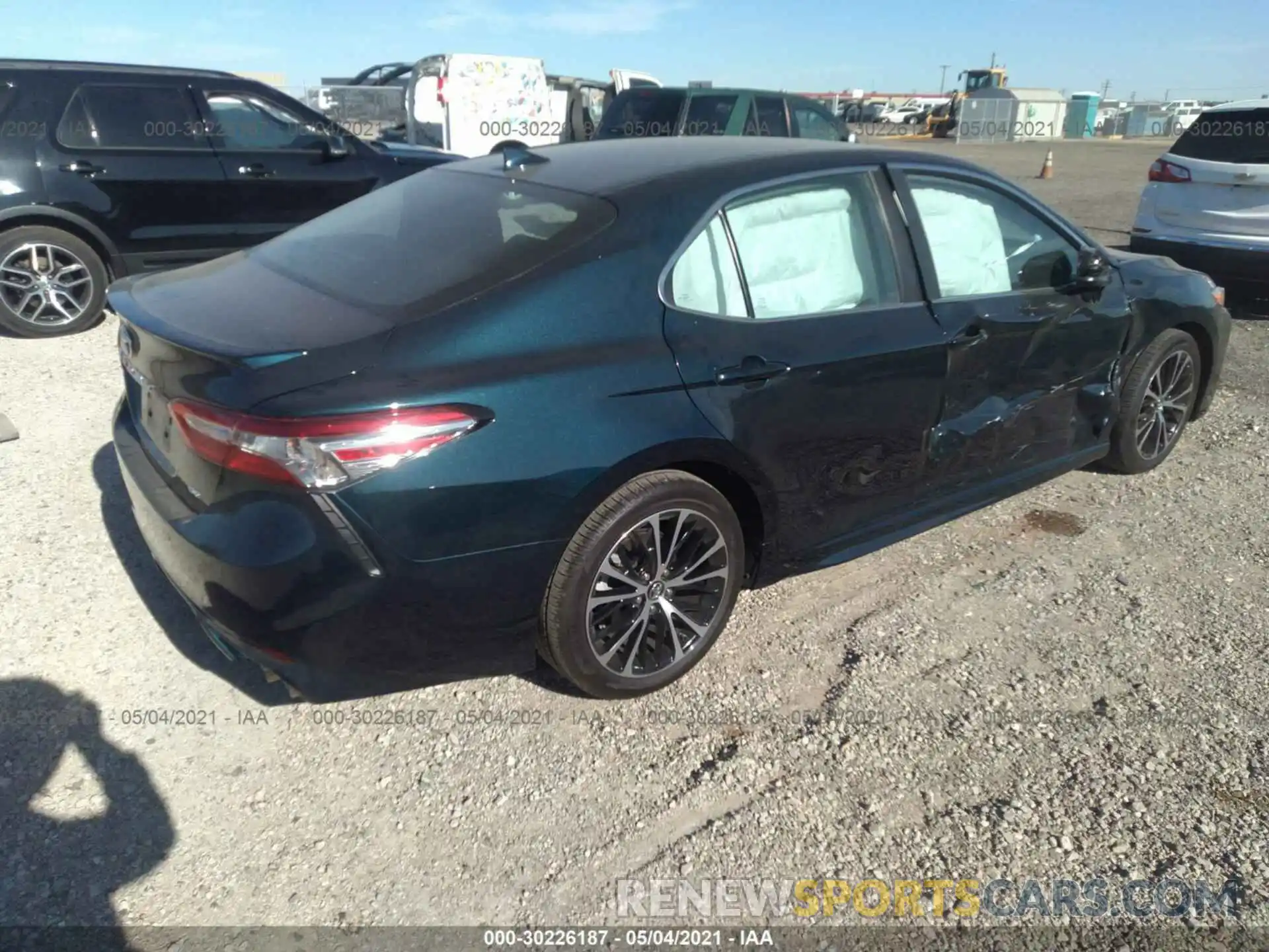 4 Фотография поврежденного автомобиля 4T1B11HK8KU794545 TOYOTA CAMRY 2019