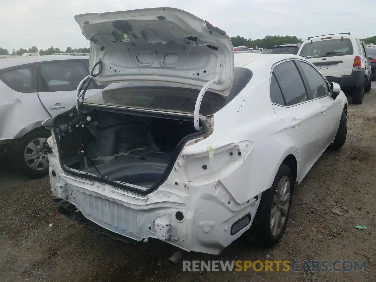 4 Photograph of a damaged car 4T1B11HK8KU795033 TOYOTA CAMRY 2019