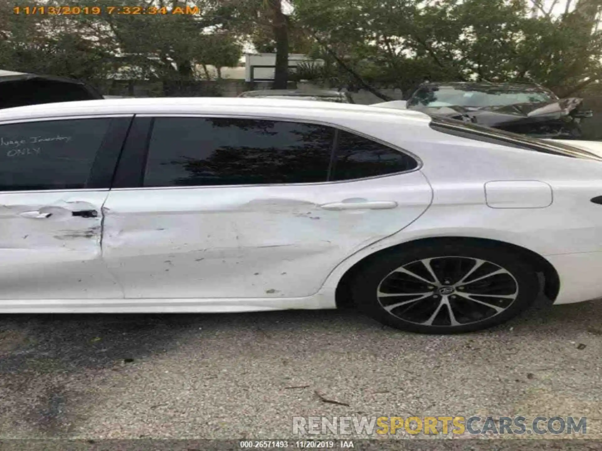 11 Photograph of a damaged car 4T1B11HK8KU795548 TOYOTA CAMRY 2019