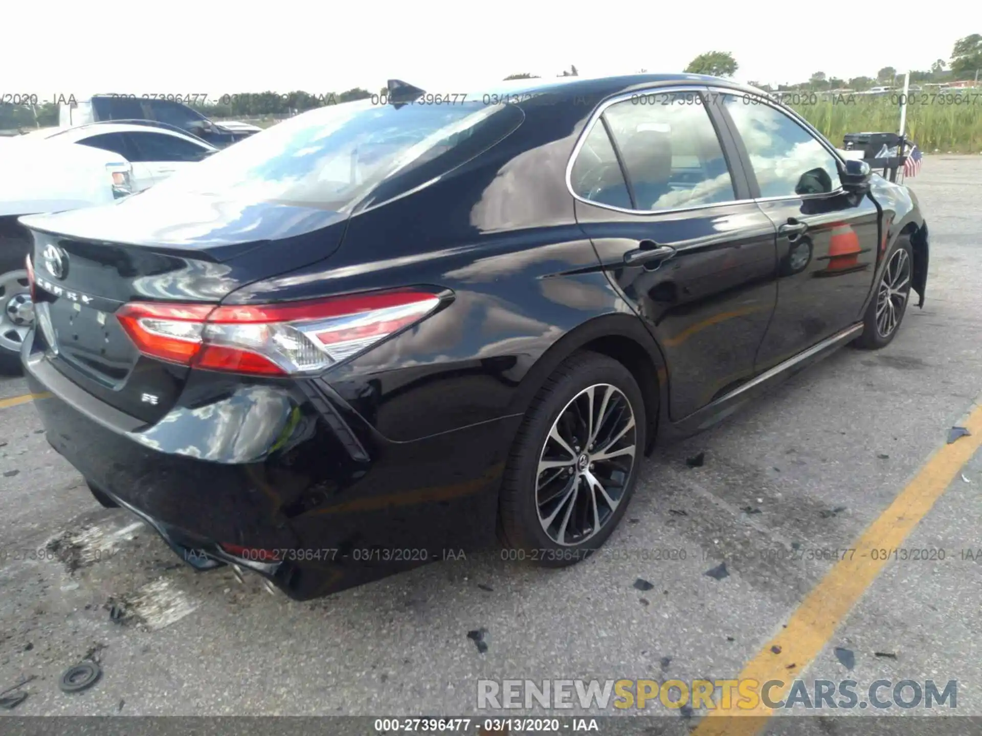 4 Photograph of a damaged car 4T1B11HK8KU798997 TOYOTA CAMRY 2019