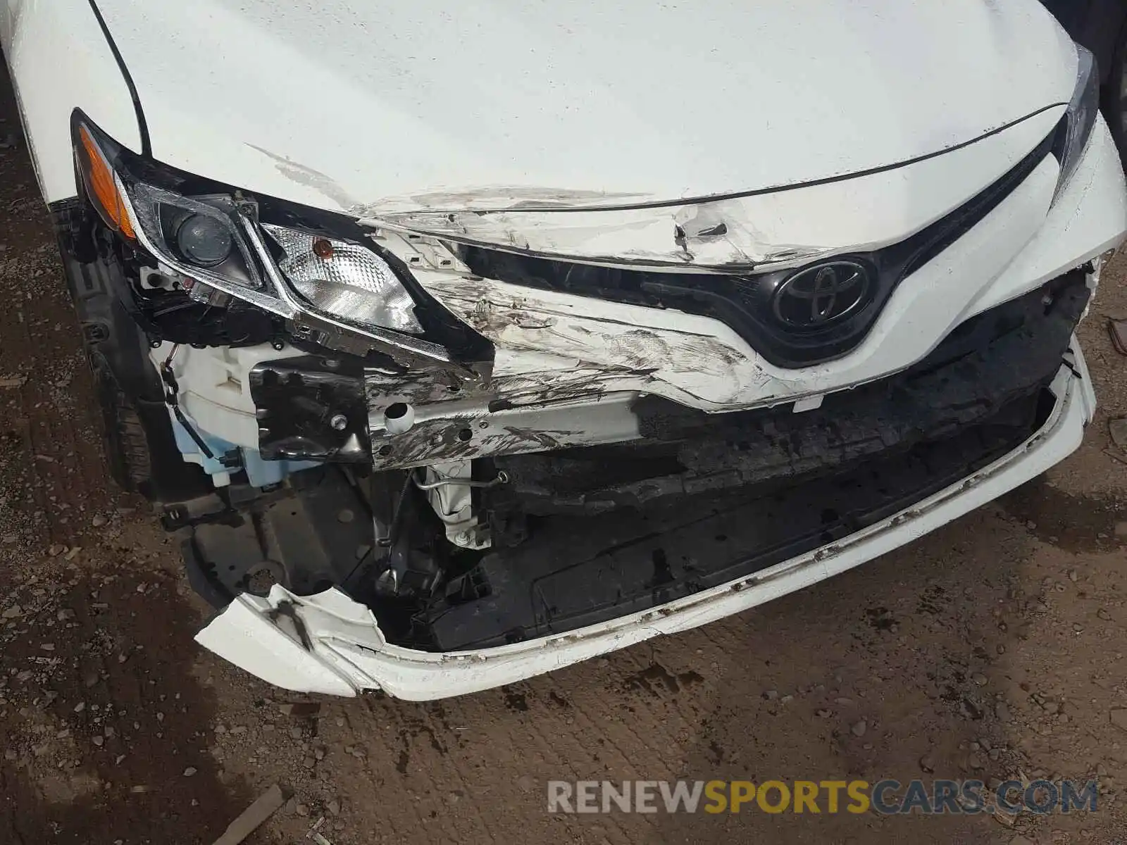 9 Photograph of a damaged car 4T1B11HK8KU801865 TOYOTA CAMRY 2019