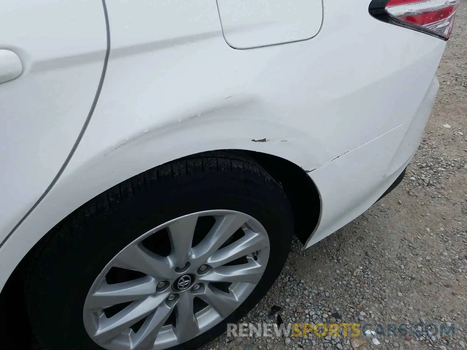 9 Photograph of a damaged car 4T1B11HK8KU803647 TOYOTA CAMRY 2019