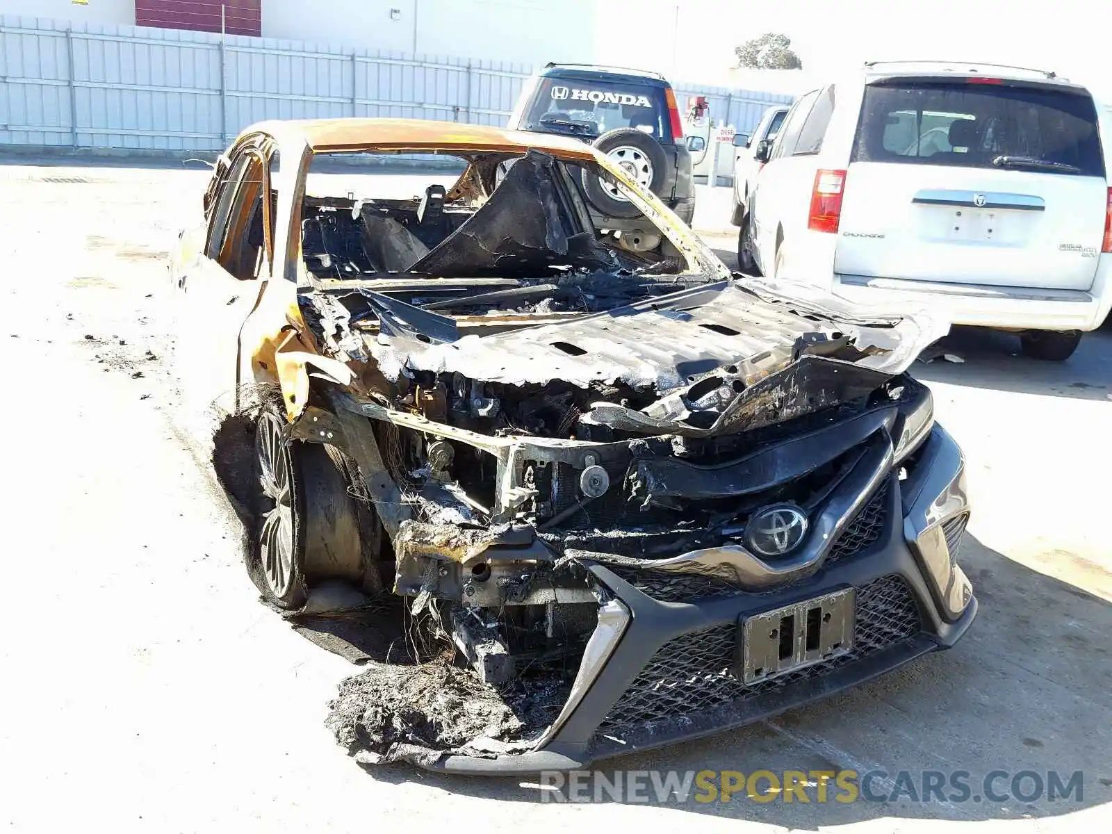 1 Photograph of a damaged car 4T1B11HK8KU804846 TOYOTA CAMRY 2019