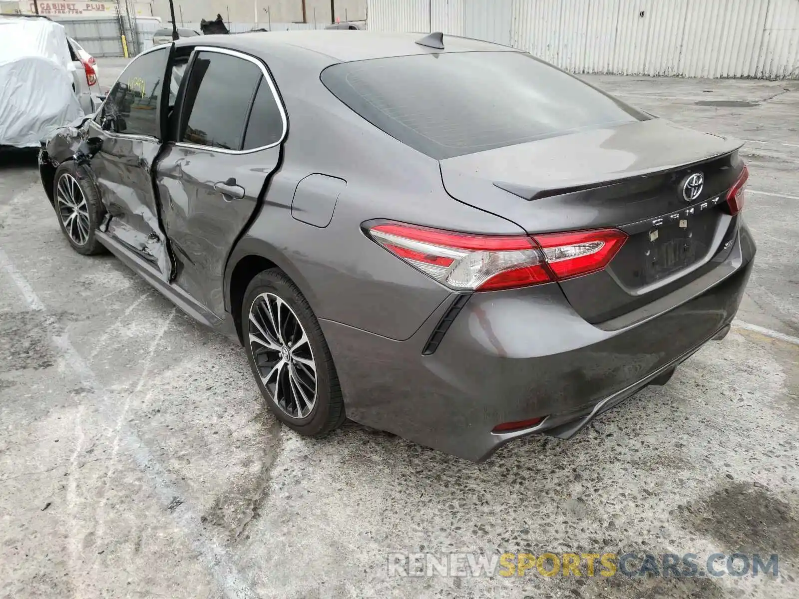 3 Фотография поврежденного автомобиля 4T1B11HK8KU806838 TOYOTA CAMRY 2019