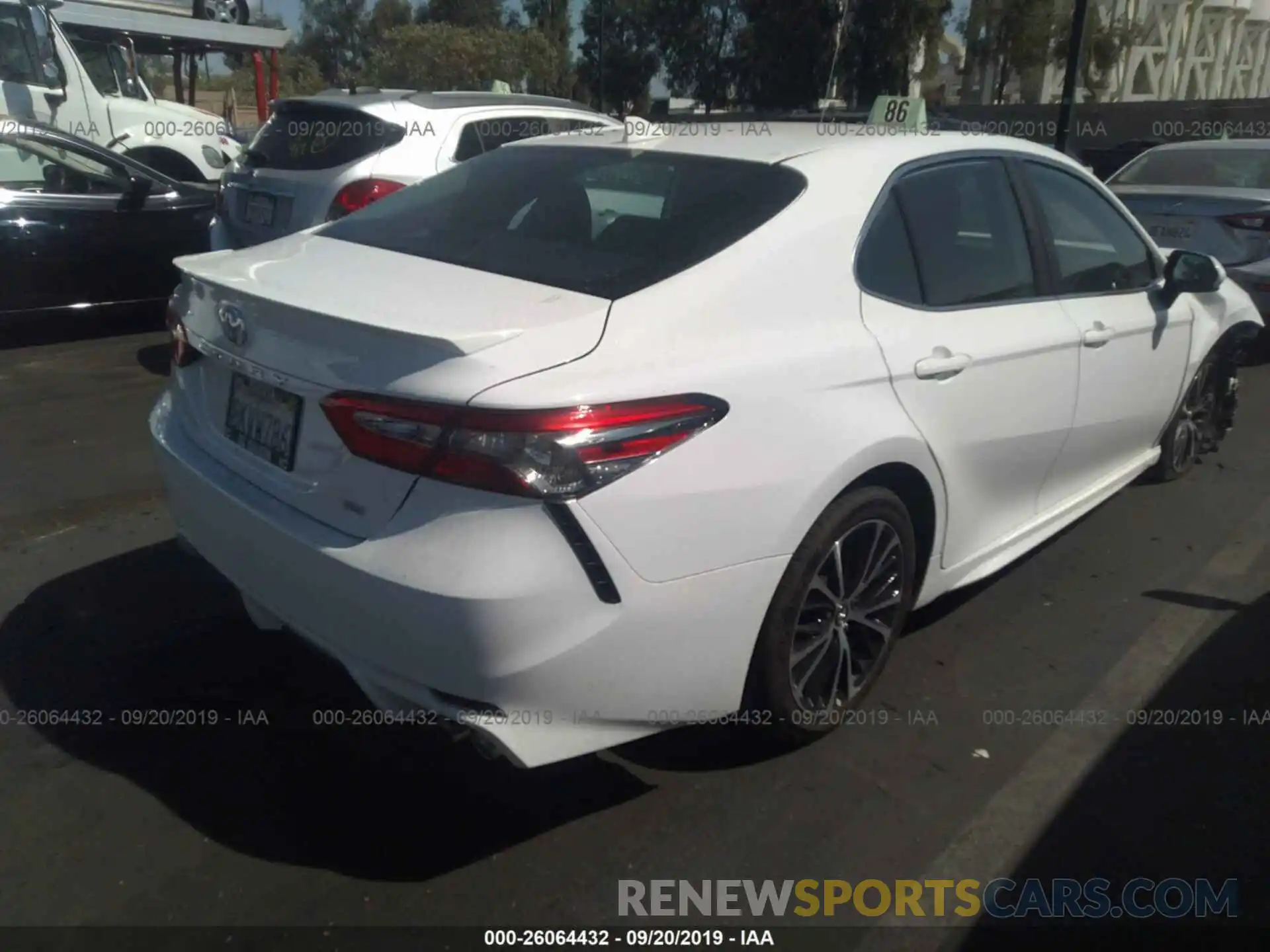 4 Photograph of a damaged car 4T1B11HK8KU809805 TOYOTA CAMRY 2019