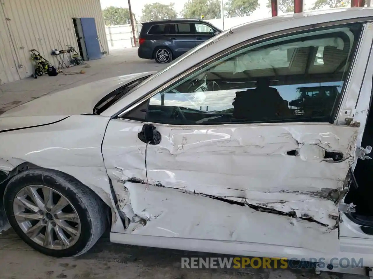 8 Photograph of a damaged car 4T1B11HK8KU812932 TOYOTA CAMRY 2019