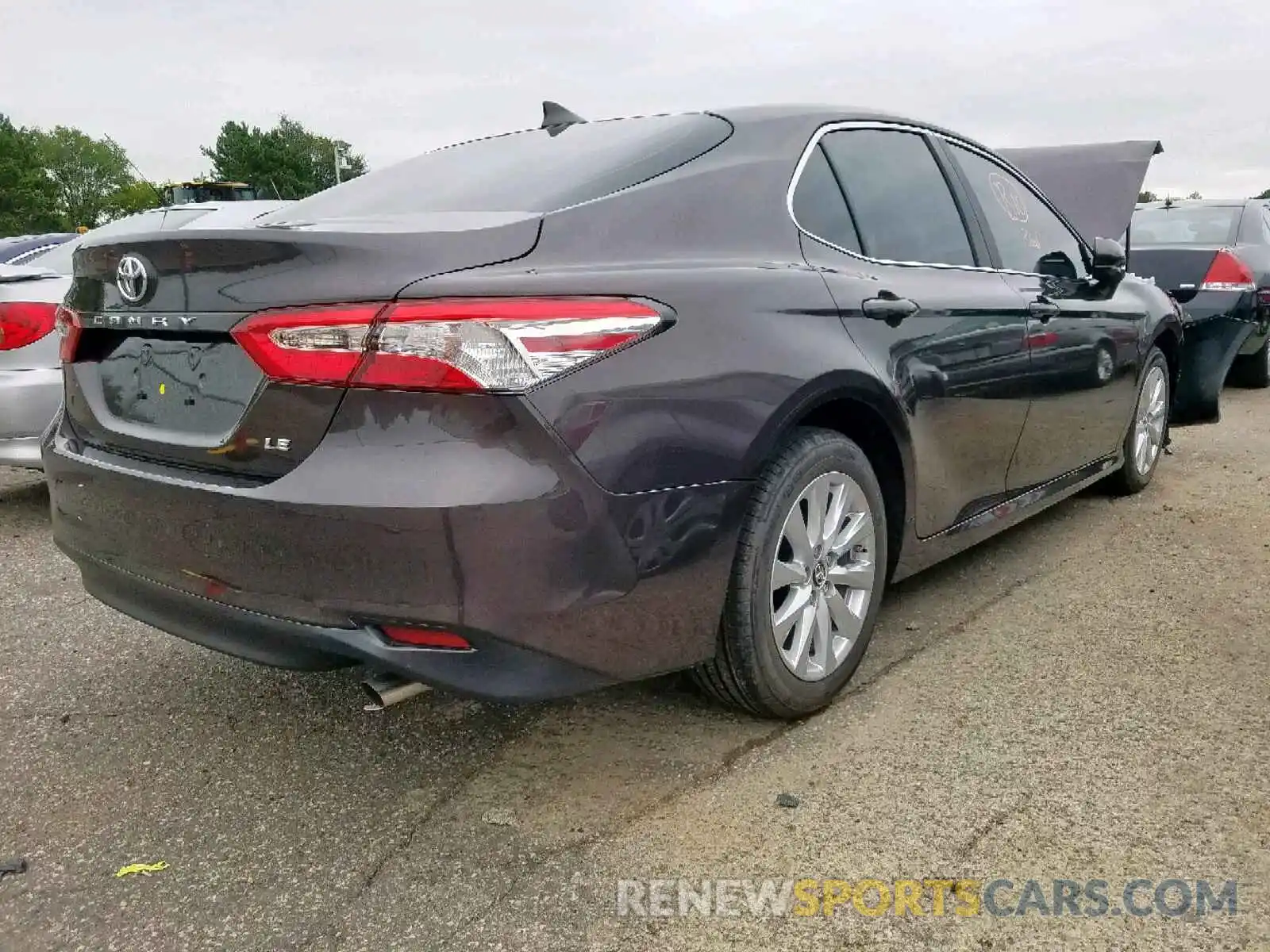 4 Фотография поврежденного автомобиля 4T1B11HK8KU820139 TOYOTA CAMRY 2019