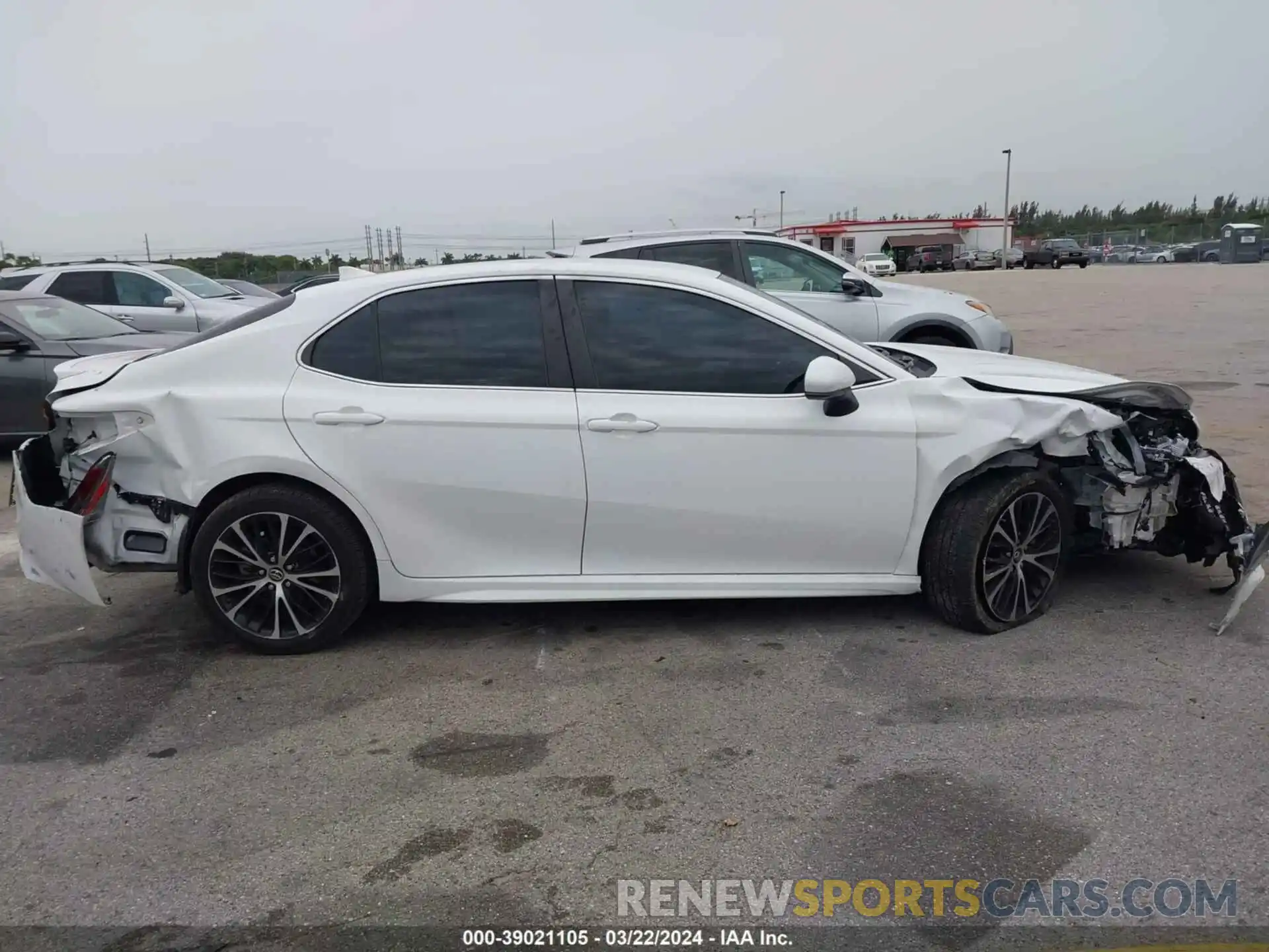 13 Photograph of a damaged car 4T1B11HK8KU821470 TOYOTA CAMRY 2019