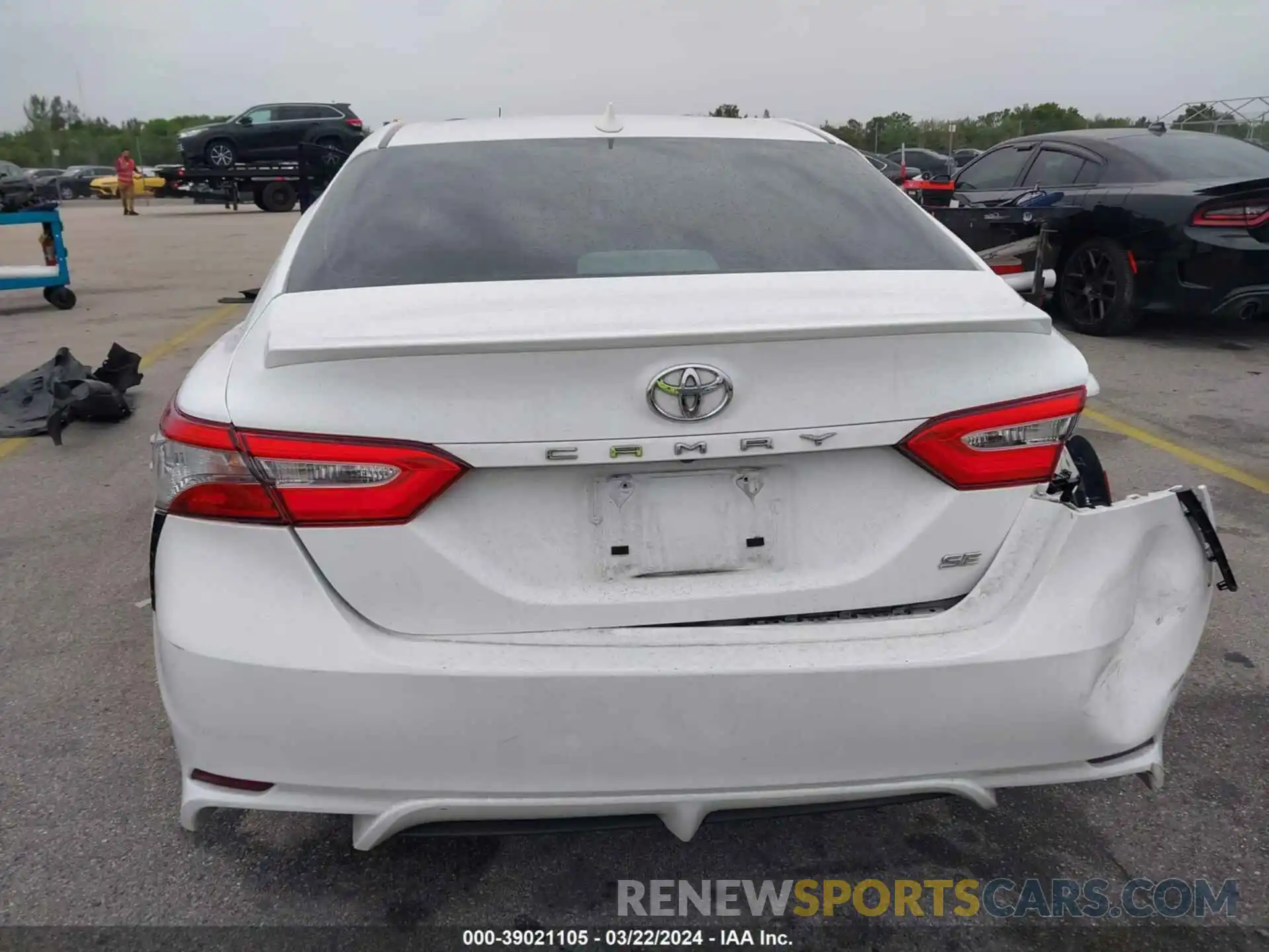 16 Photograph of a damaged car 4T1B11HK8KU821470 TOYOTA CAMRY 2019