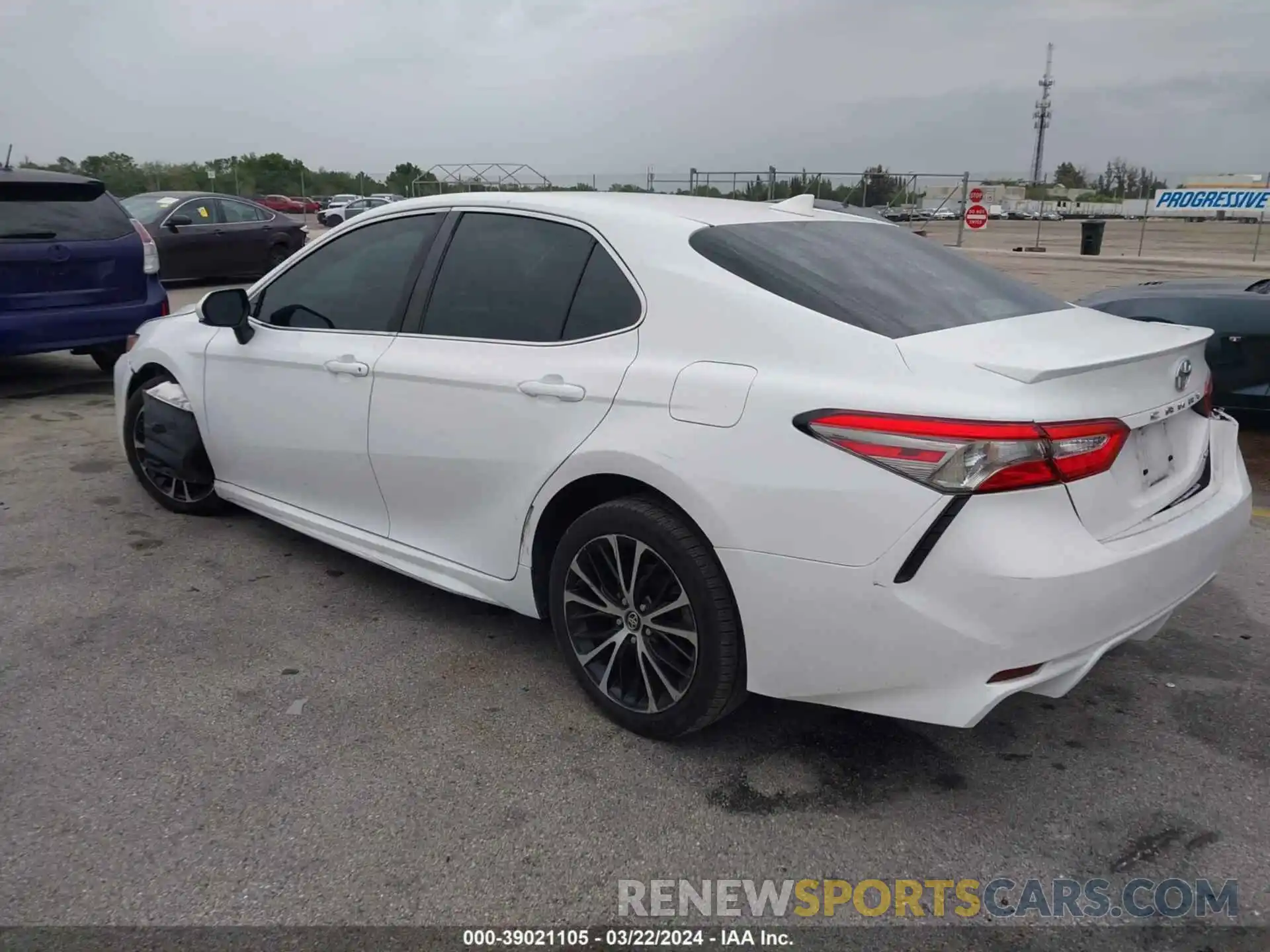 3 Photograph of a damaged car 4T1B11HK8KU821470 TOYOTA CAMRY 2019