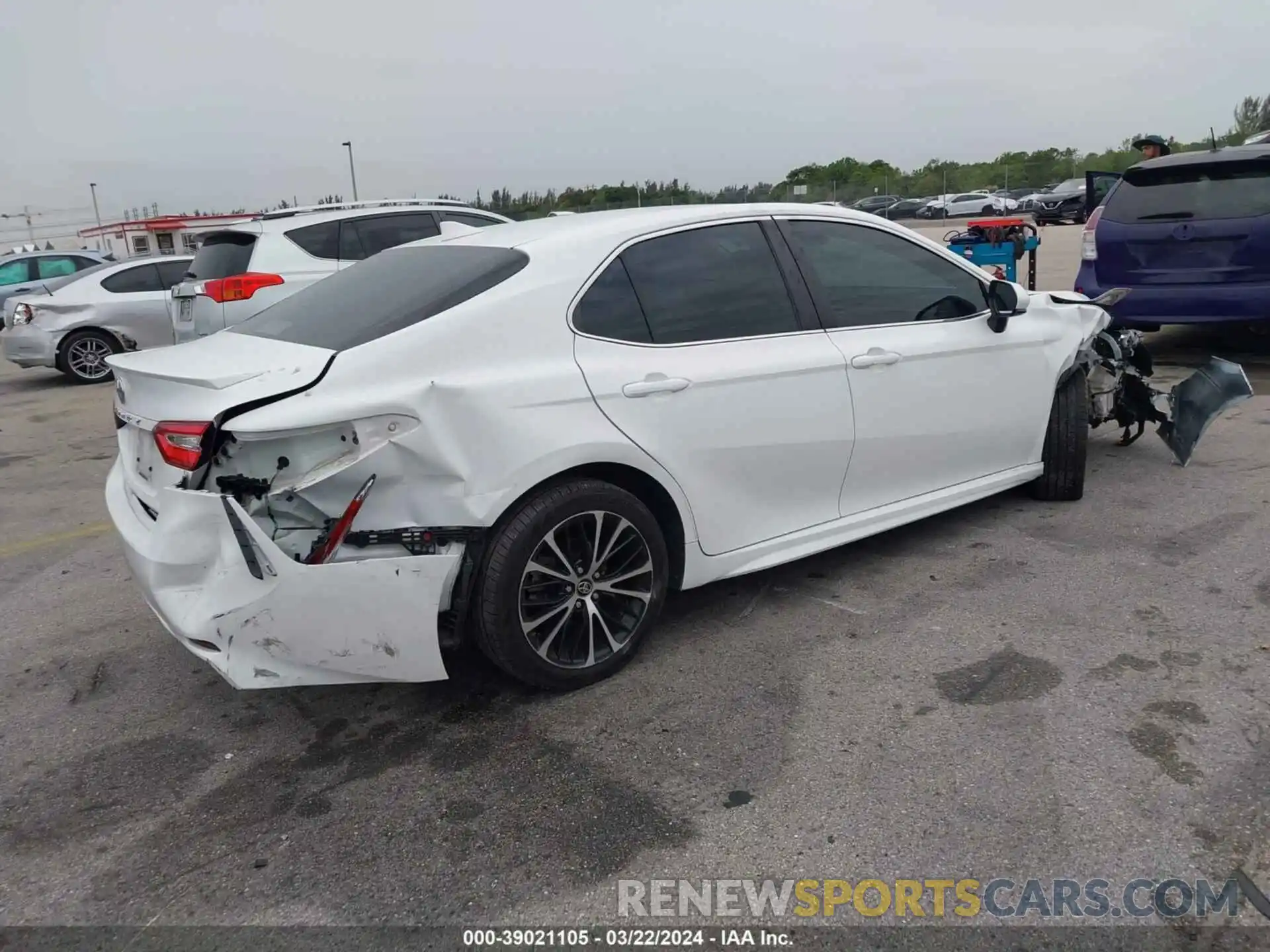 4 Photograph of a damaged car 4T1B11HK8KU821470 TOYOTA CAMRY 2019