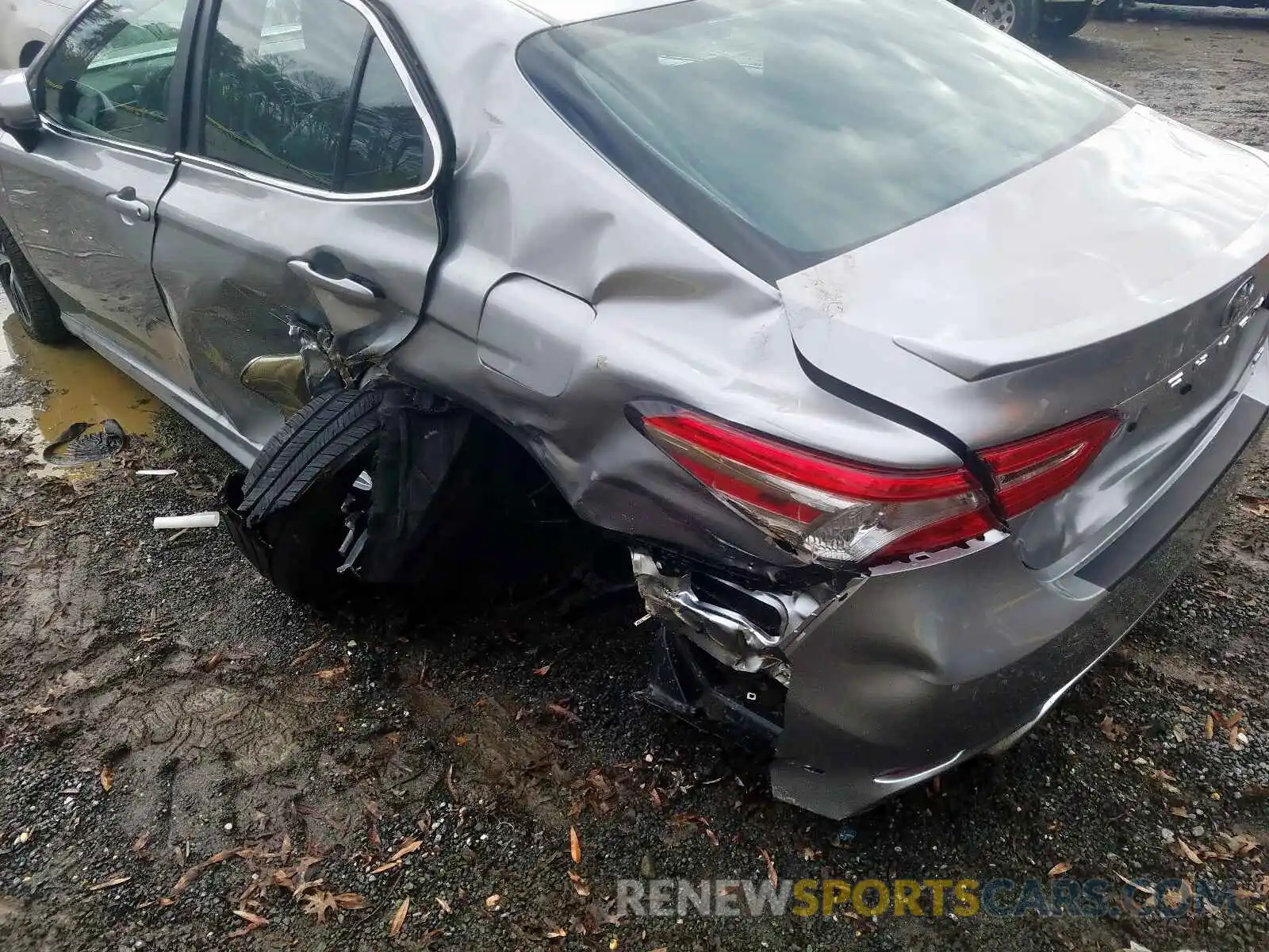 9 Photograph of a damaged car 4T1B11HK8KU840276 TOYOTA CAMRY 2019