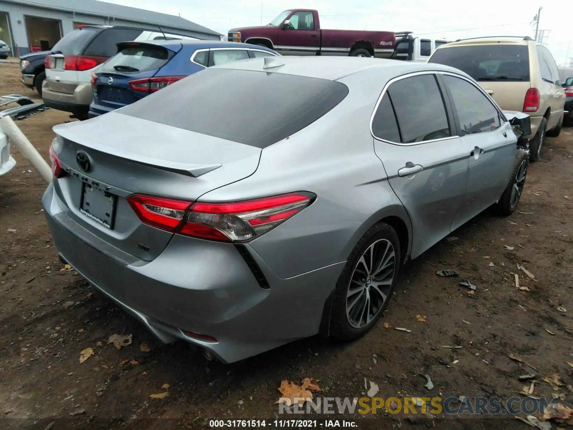 4 Фотография поврежденного автомобиля 4T1B11HK8KU844246 TOYOTA CAMRY 2019