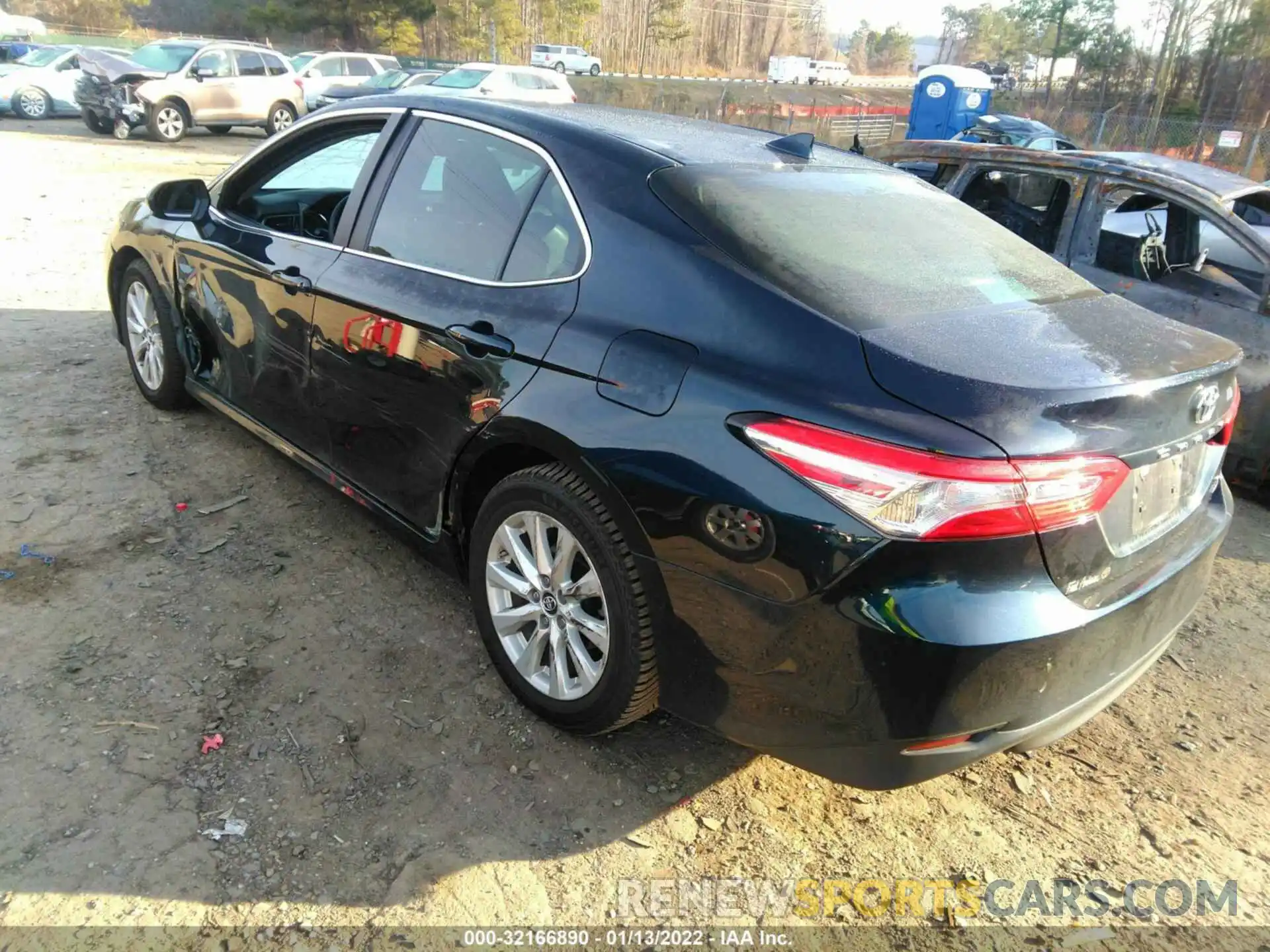 3 Фотография поврежденного автомобиля 4T1B11HK8KU847079 TOYOTA CAMRY 2019