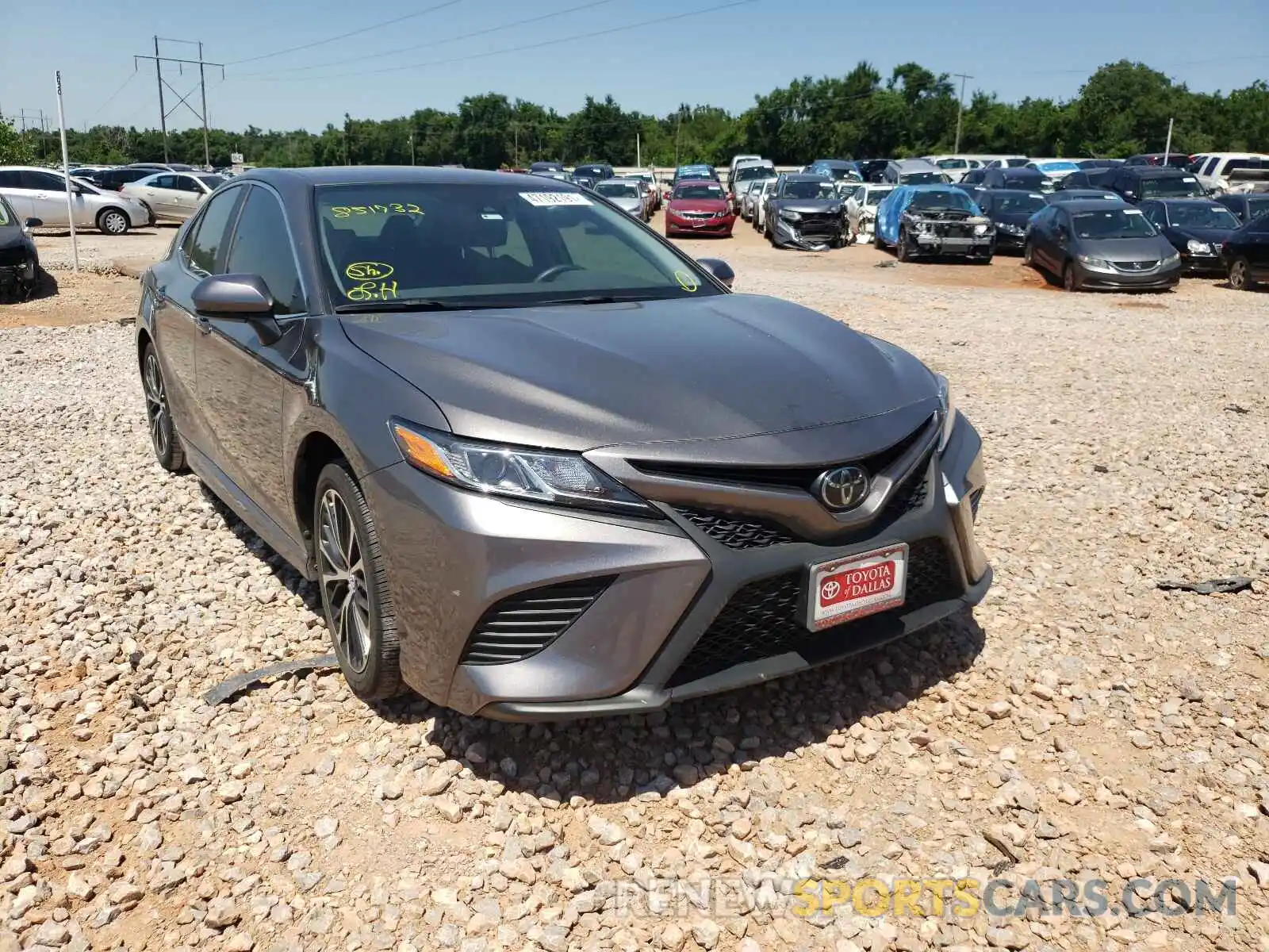 1 Photograph of a damaged car 4T1B11HK8KU851732 TOYOTA CAMRY 2019