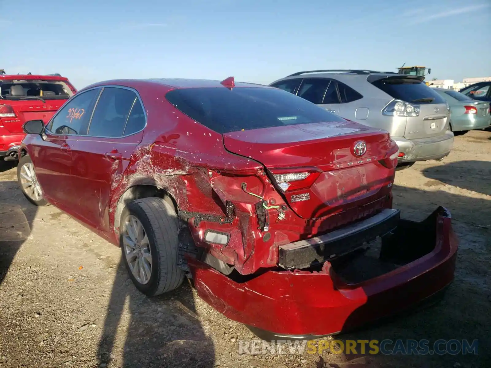 3 Фотография поврежденного автомобиля 4T1B11HK8KU854243 TOYOTA CAMRY 2019