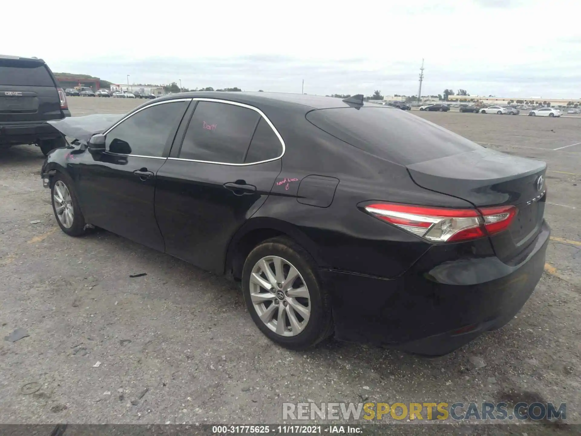 3 Photograph of a damaged car 4T1B11HK9KU161164 TOYOTA CAMRY 2019