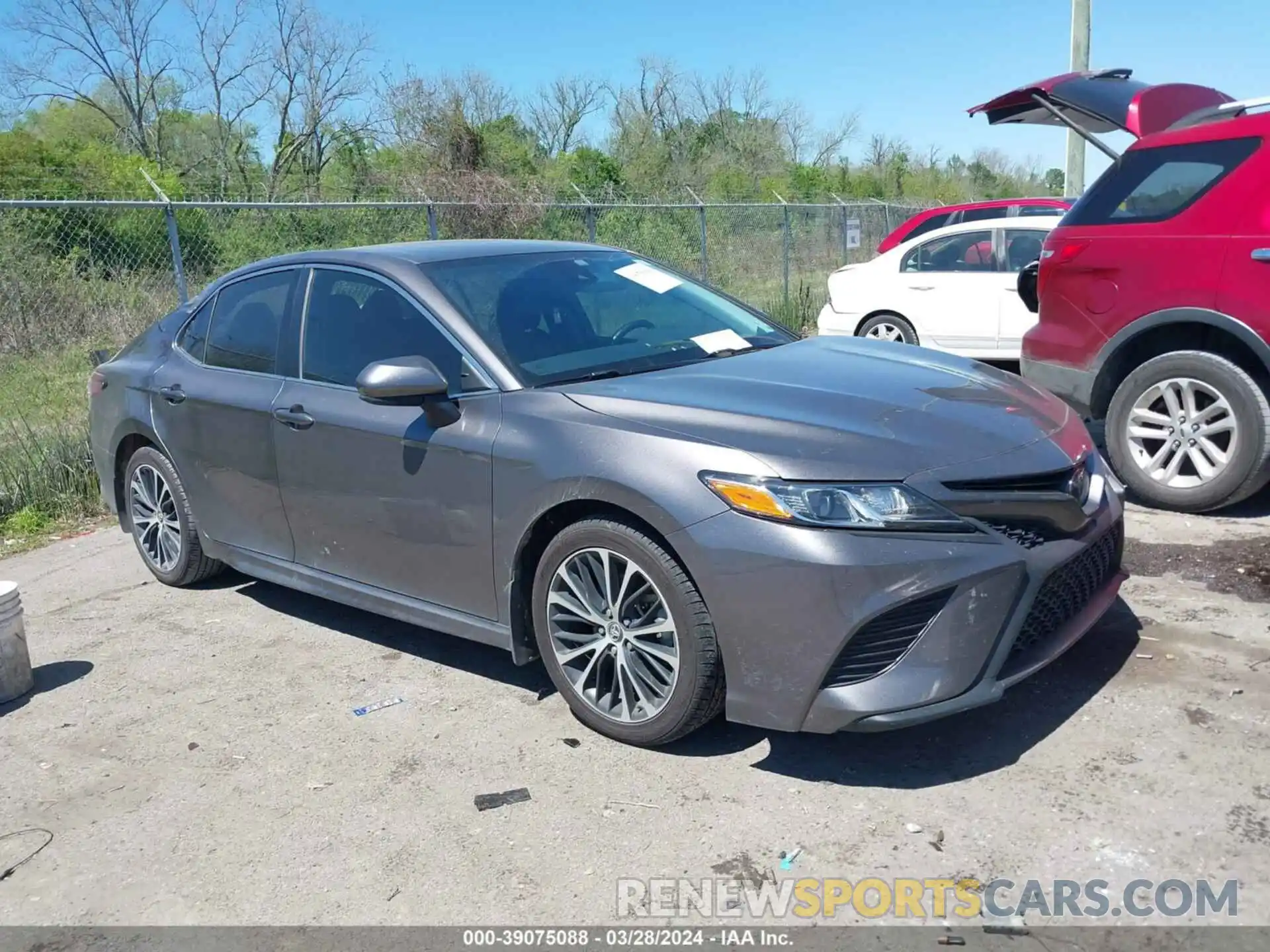 1 Photograph of a damaged car 4T1B11HK9KU163335 TOYOTA CAMRY 2019