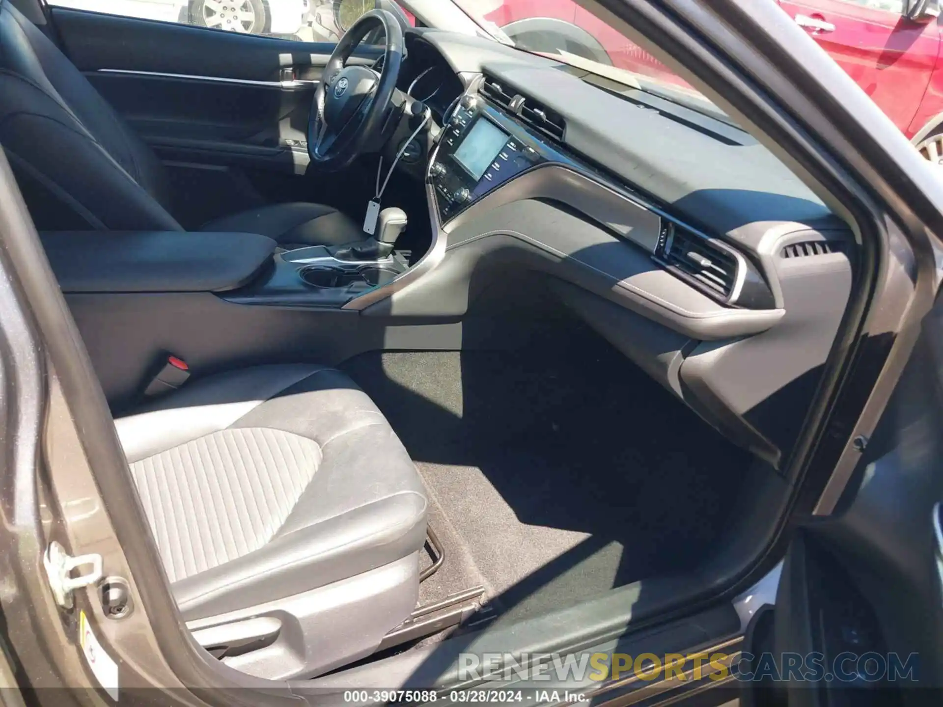 5 Photograph of a damaged car 4T1B11HK9KU163335 TOYOTA CAMRY 2019