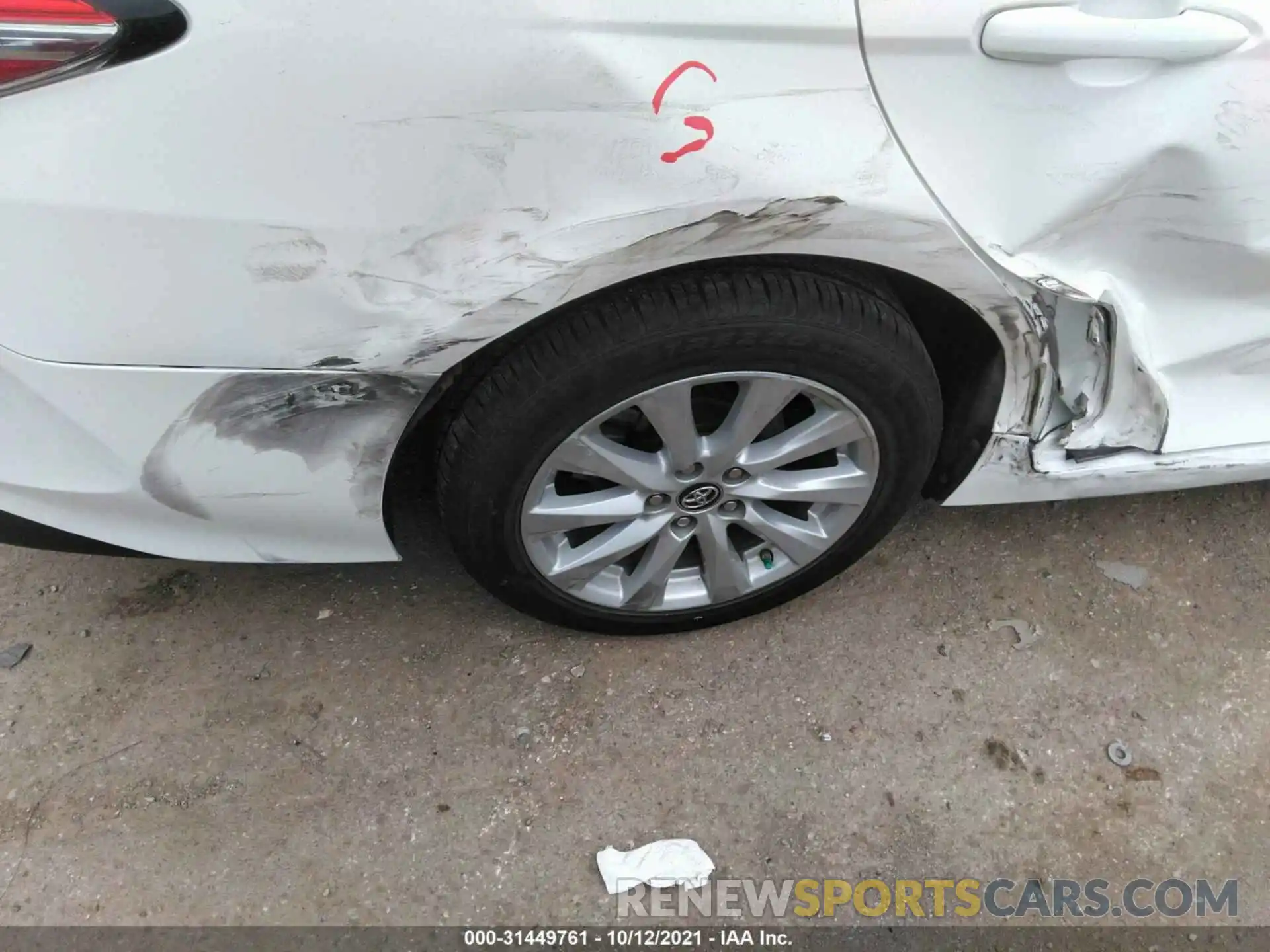 15 Photograph of a damaged car 4T1B11HK9KU166171 TOYOTA CAMRY 2019