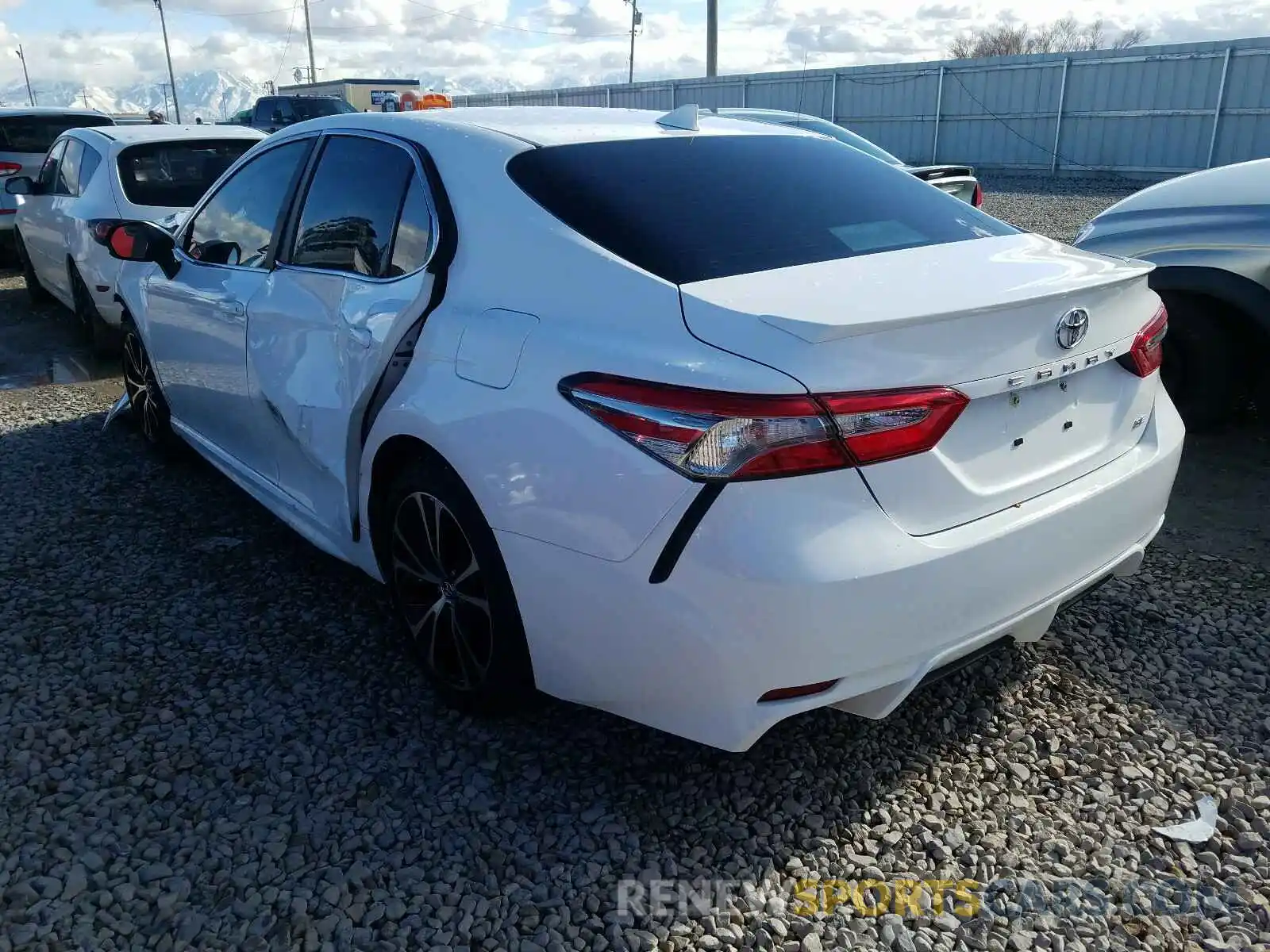 3 Фотография поврежденного автомобиля 4T1B11HK9KU169930 TOYOTA CAMRY 2019