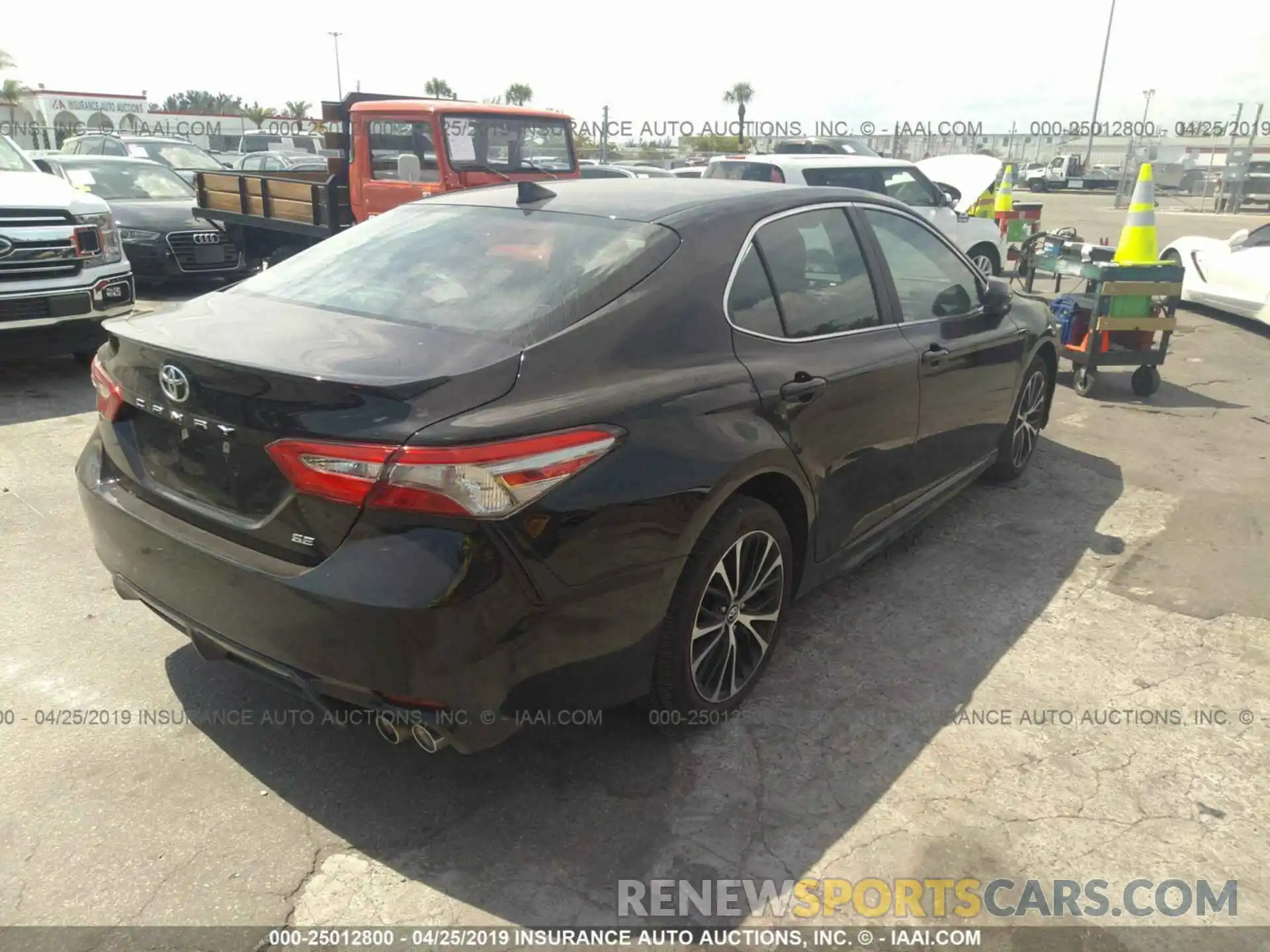 4 Фотография поврежденного автомобиля 4T1B11HK9KU170379 TOYOTA CAMRY 2019